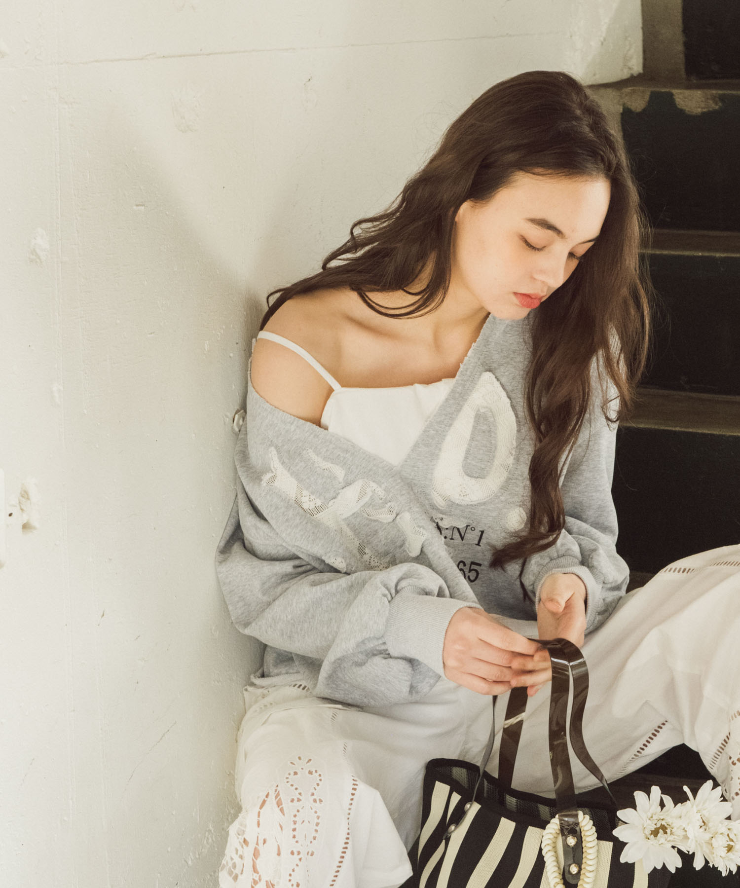 【2/26(木)12時予約開始】ロゴレーススウェットプルオーバー