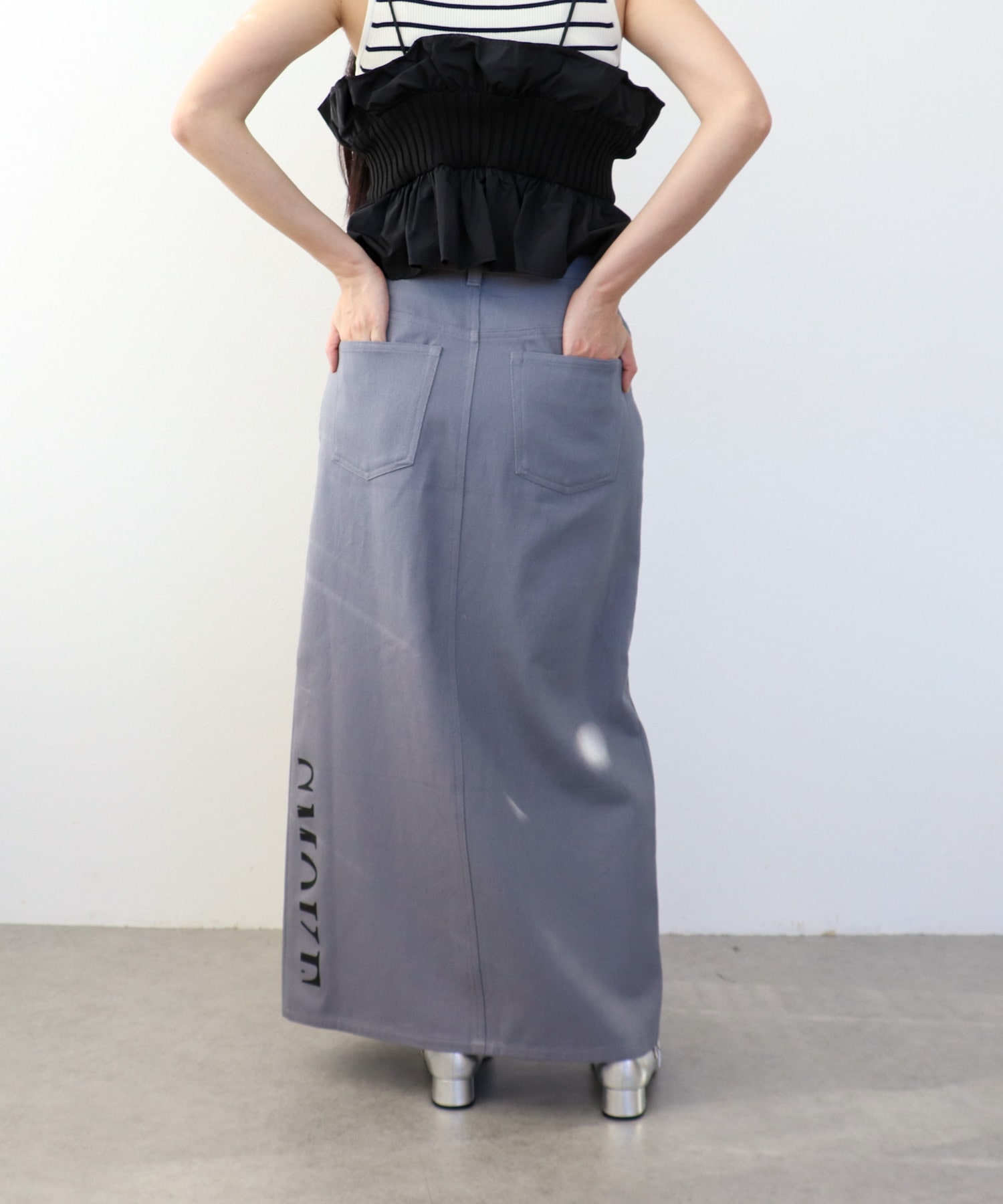 ウィスキープリント刺繍スカート