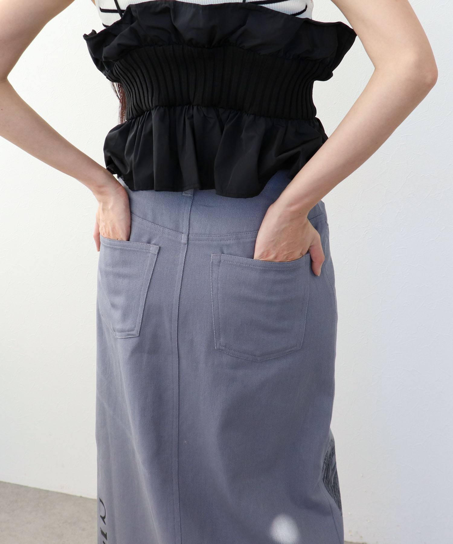 ウィスキープリント刺繍スカート