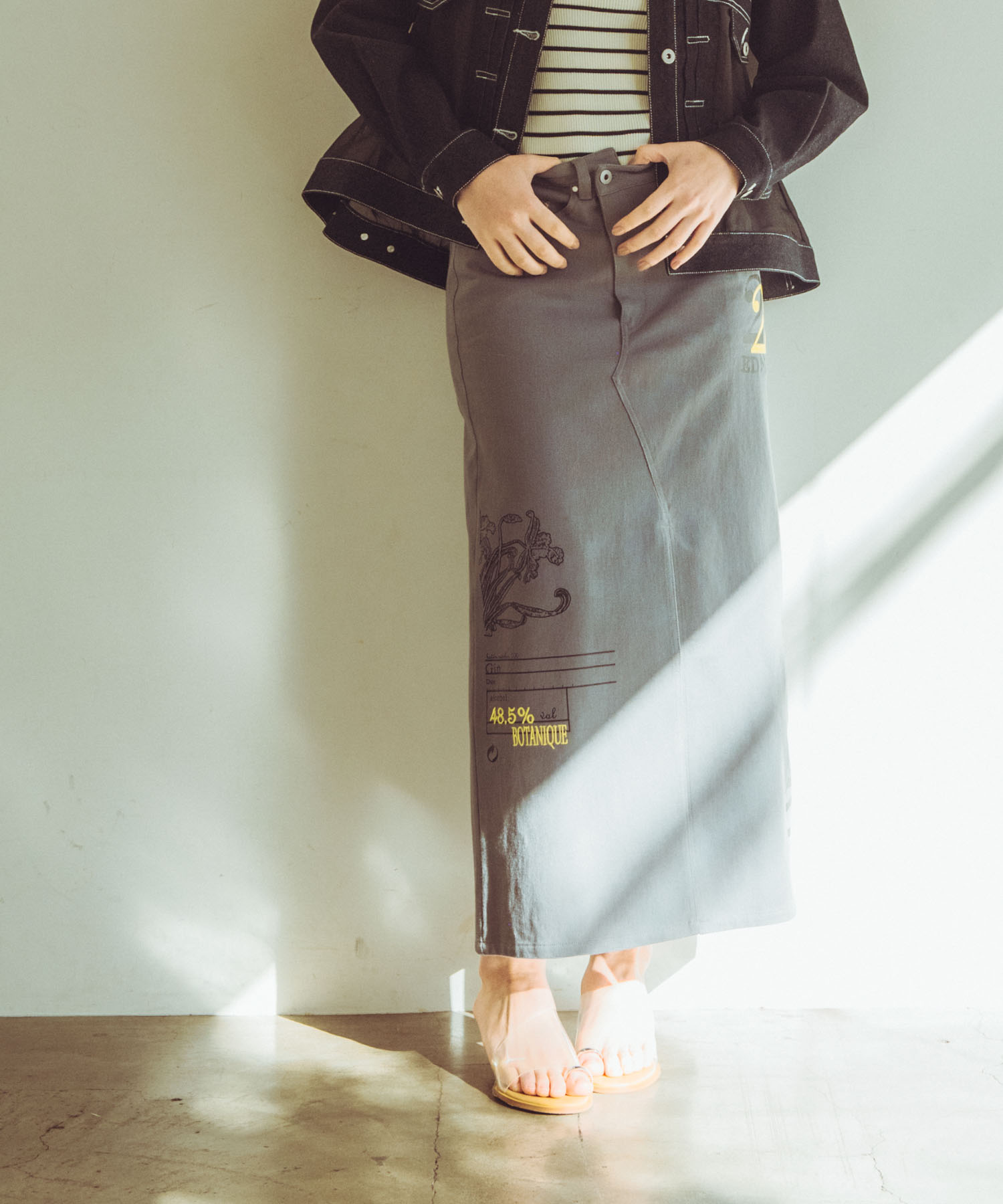 ウィスキープリント刺繍スカート