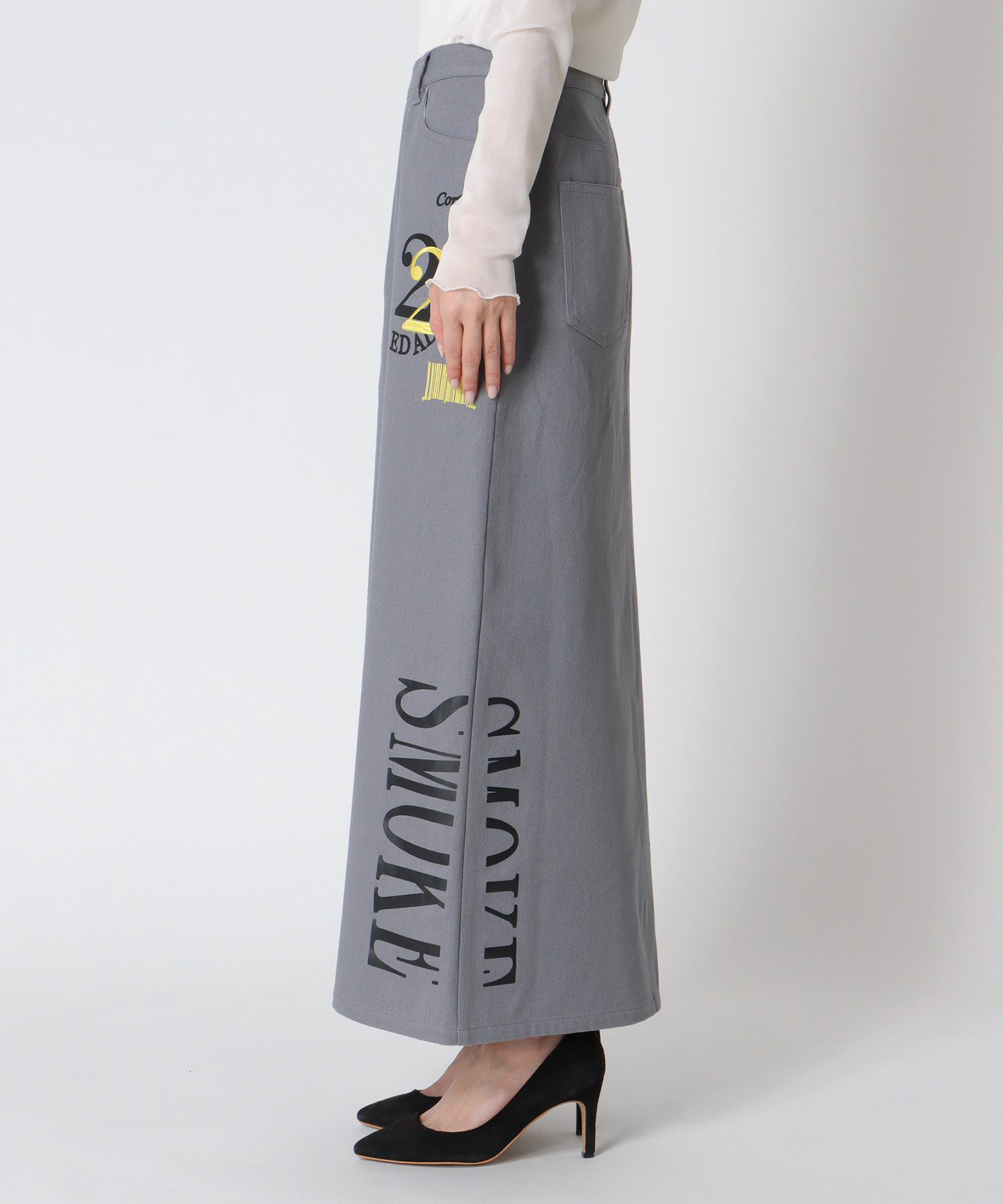 ウィスキープリント刺繍スカート