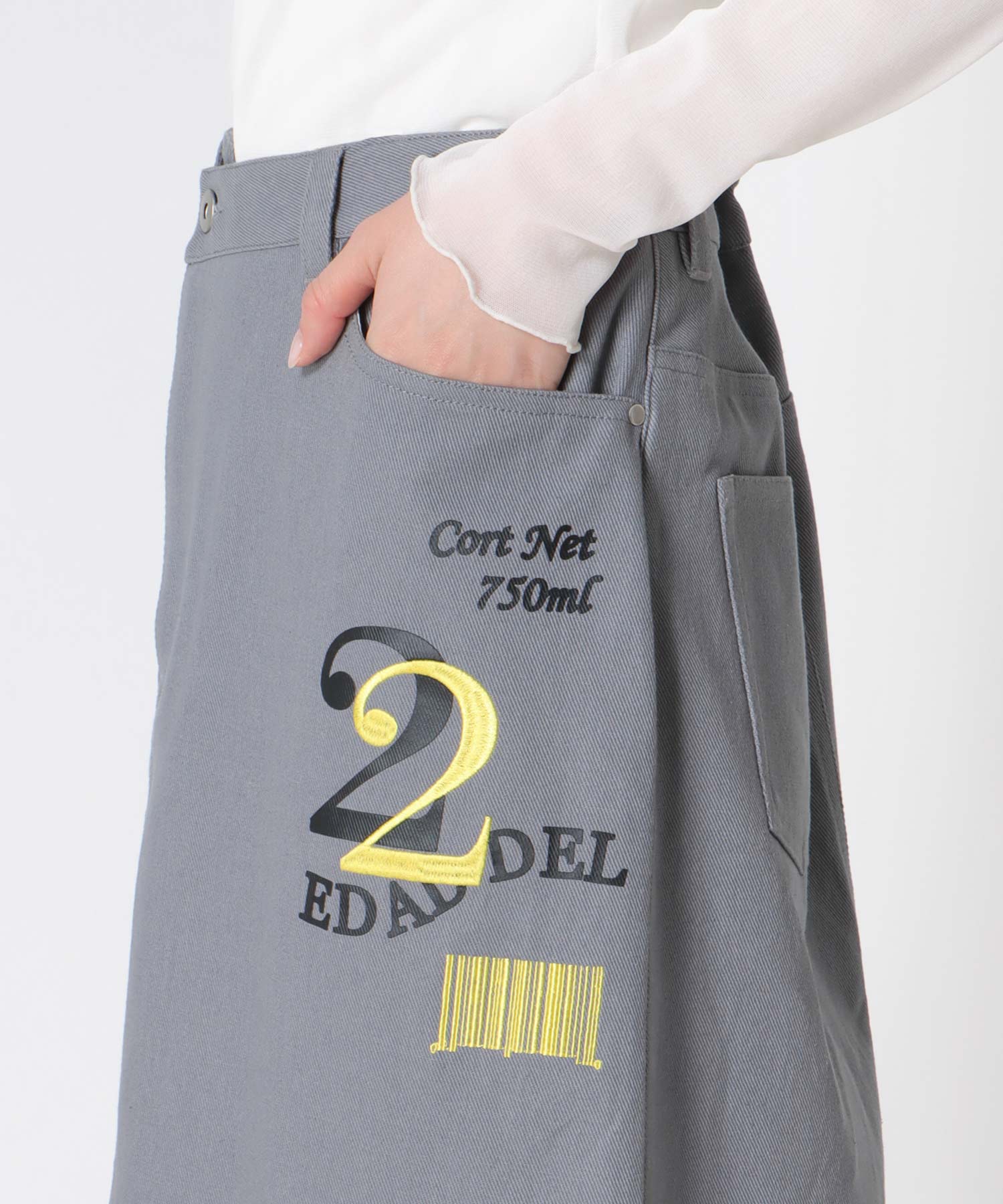 ウィスキープリント刺繍スカート