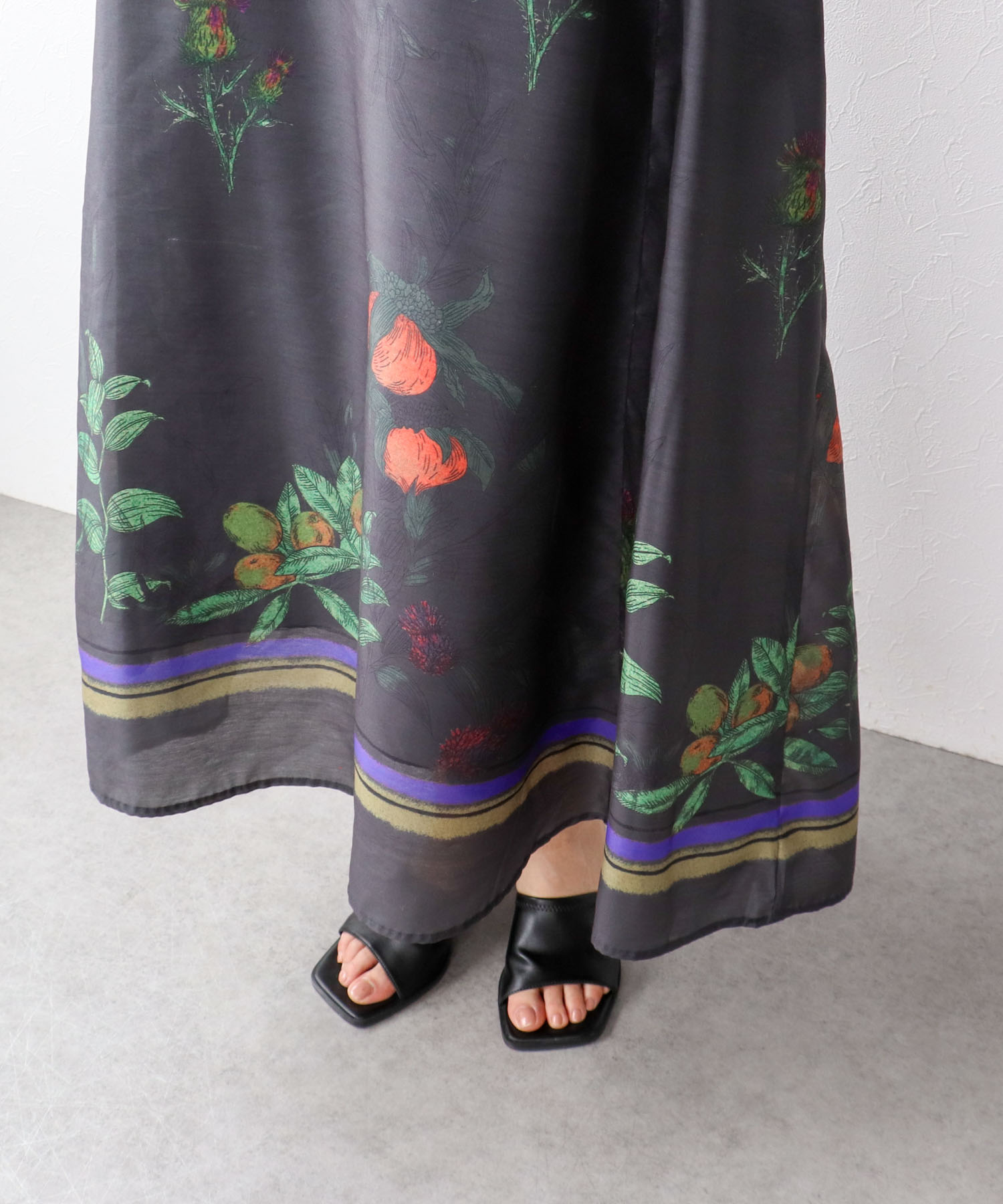 ボタニカルプリントワンピース