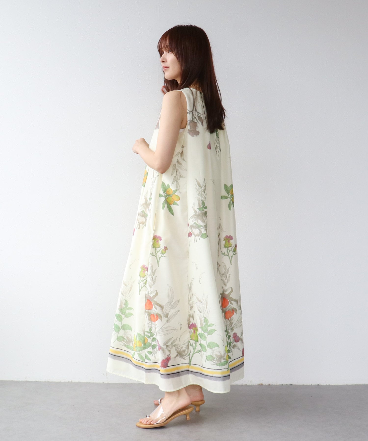 ボタニカルプリントワンピース