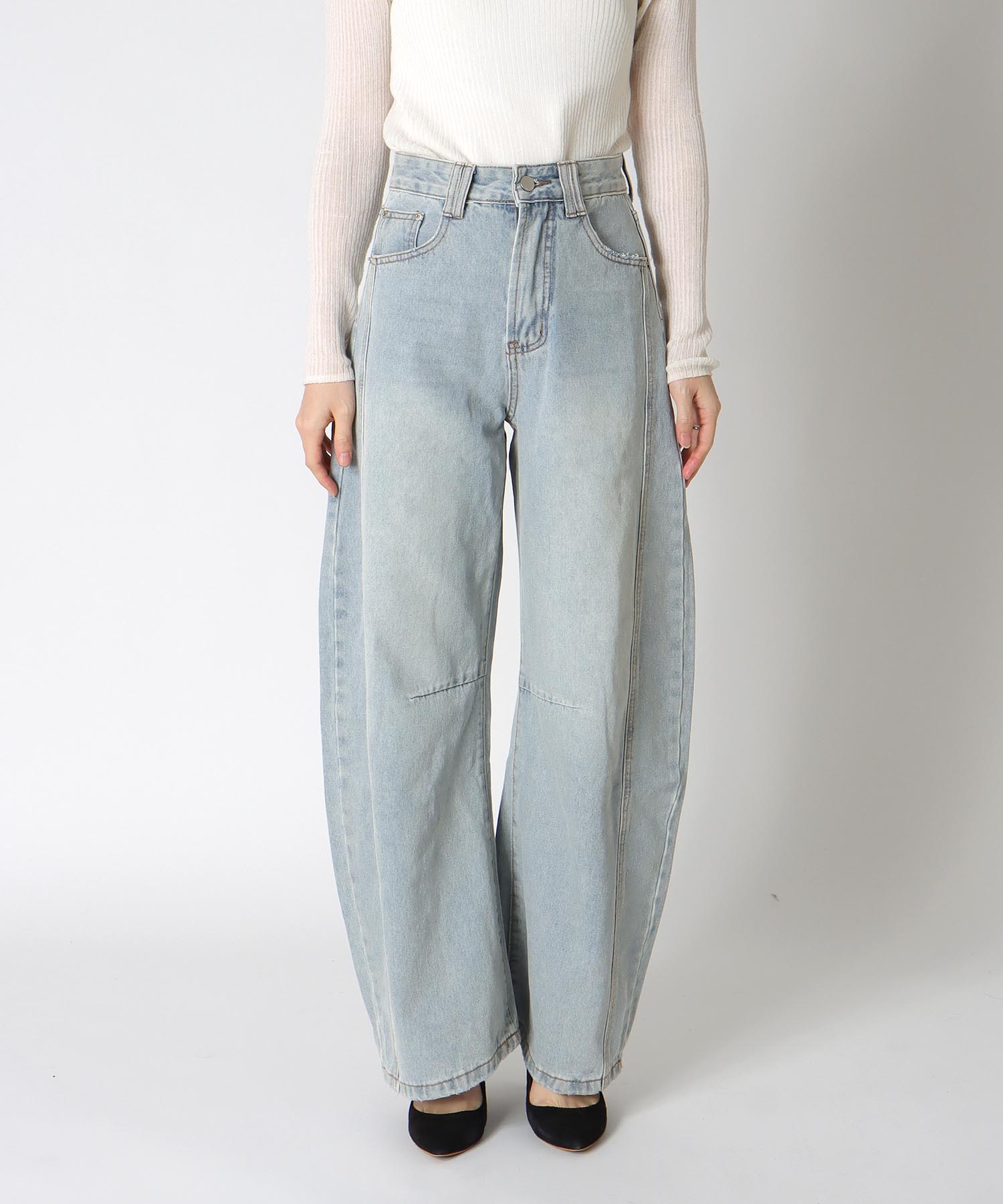 カーヴィーバレルパンツ