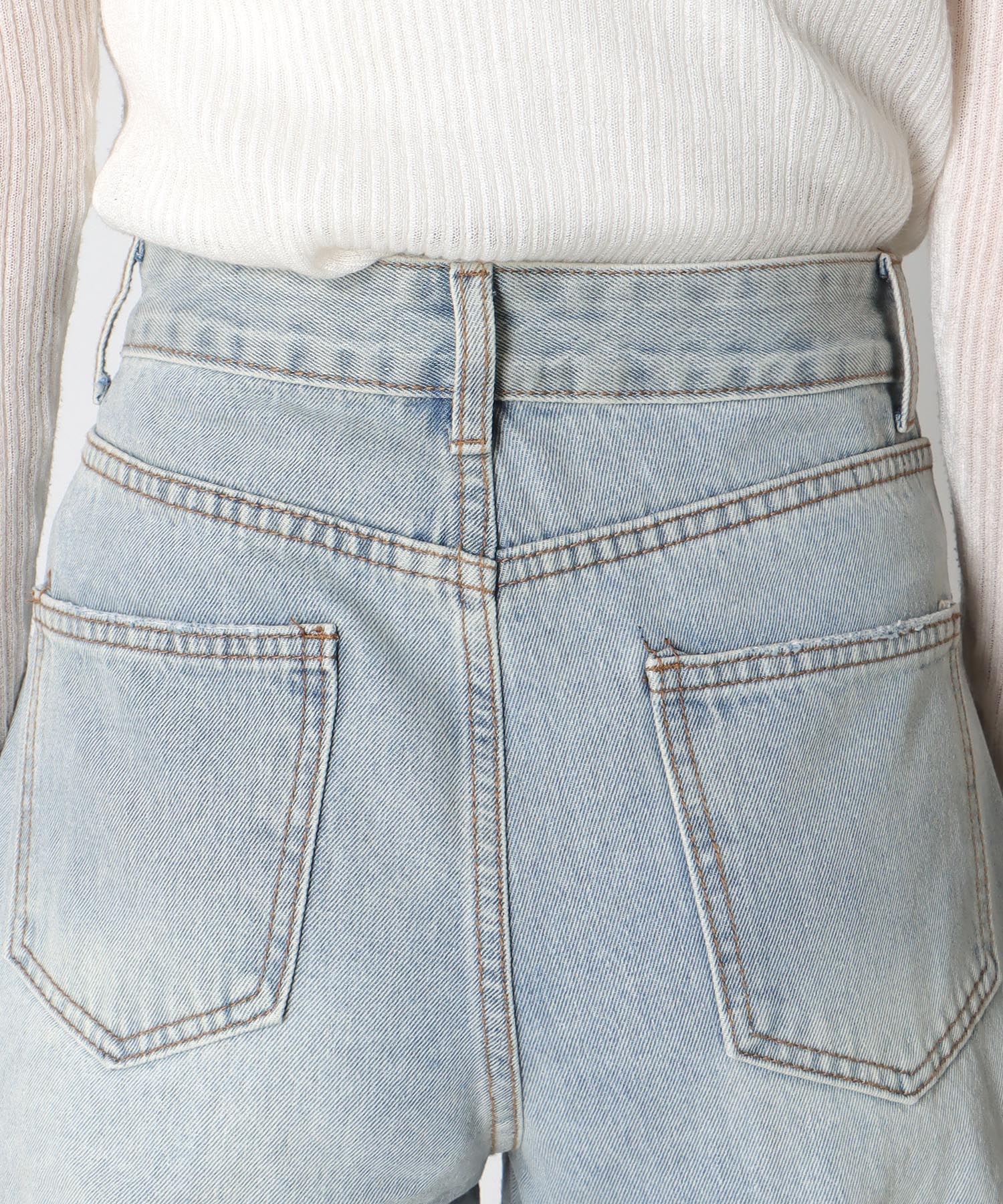 カーヴィーバレルパンツ