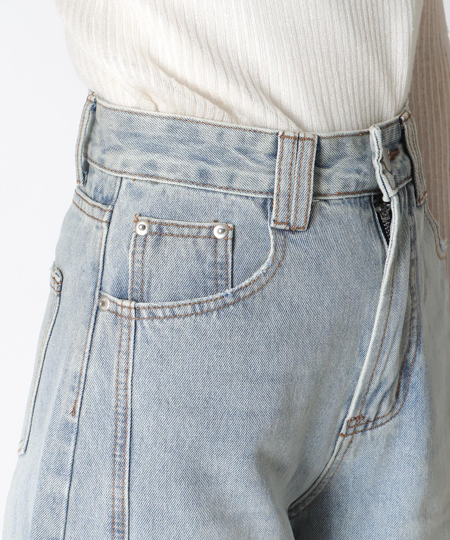 カーヴィーバレルパンツ