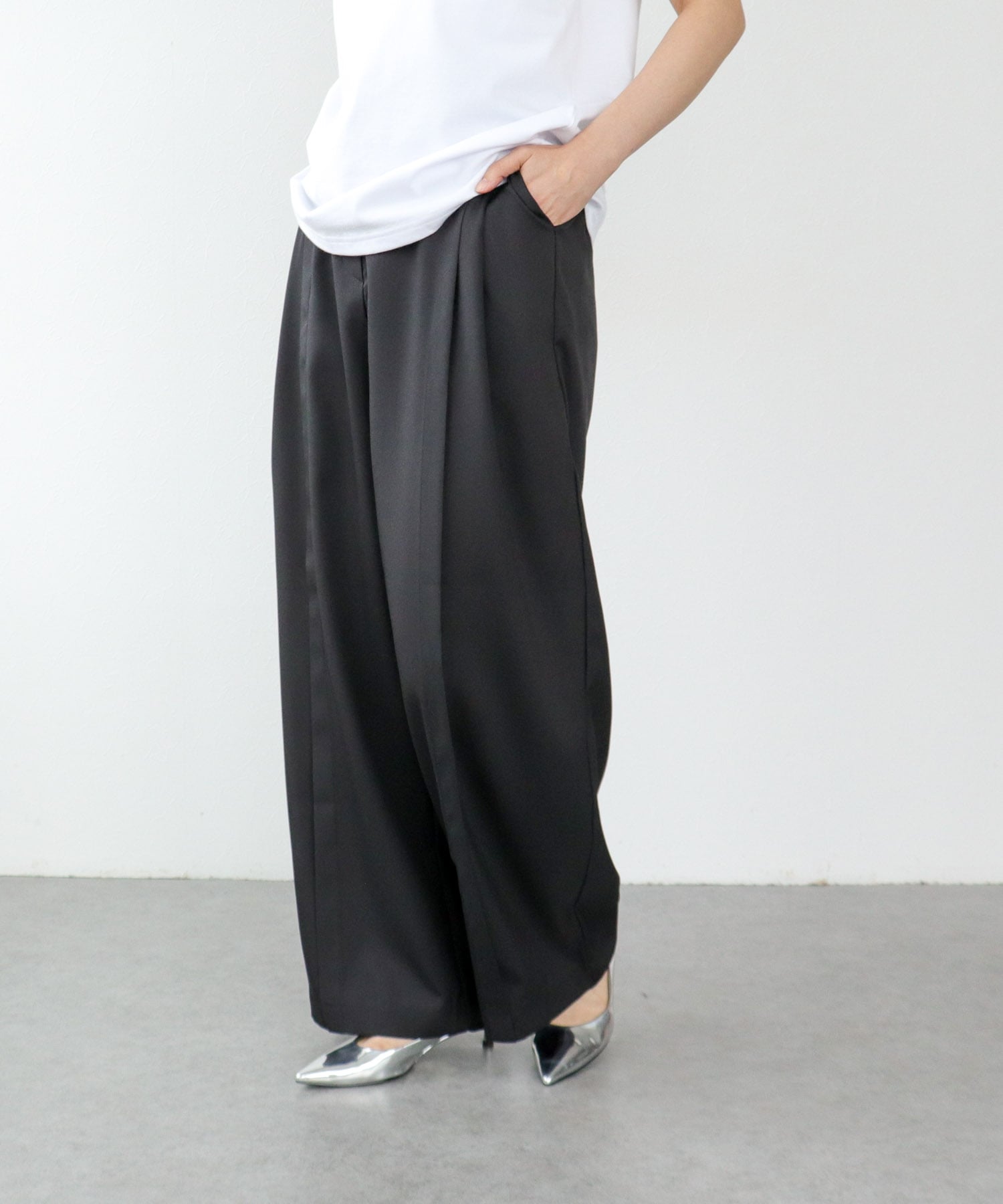 タックワイドパンツ