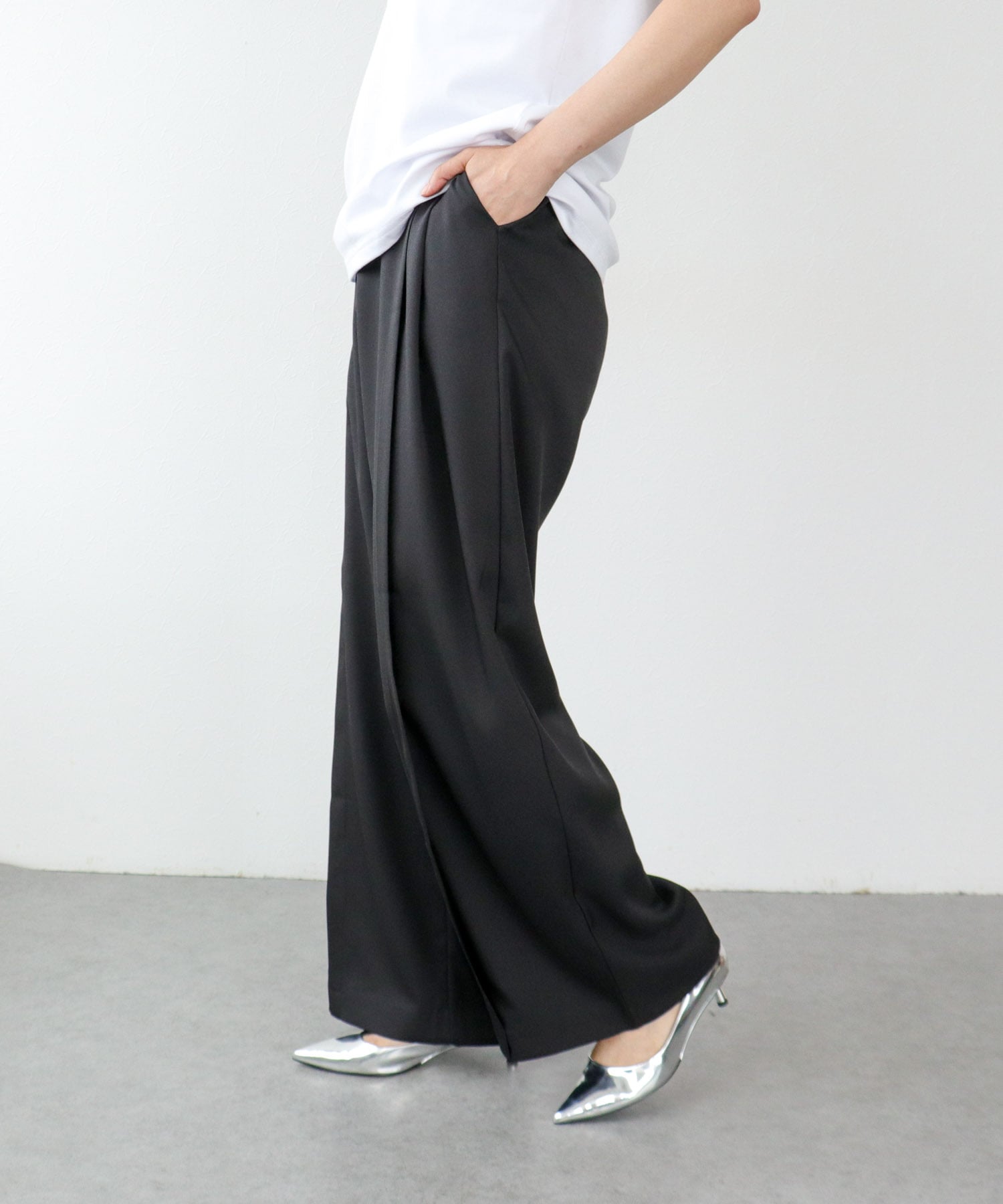 タックワイドパンツ