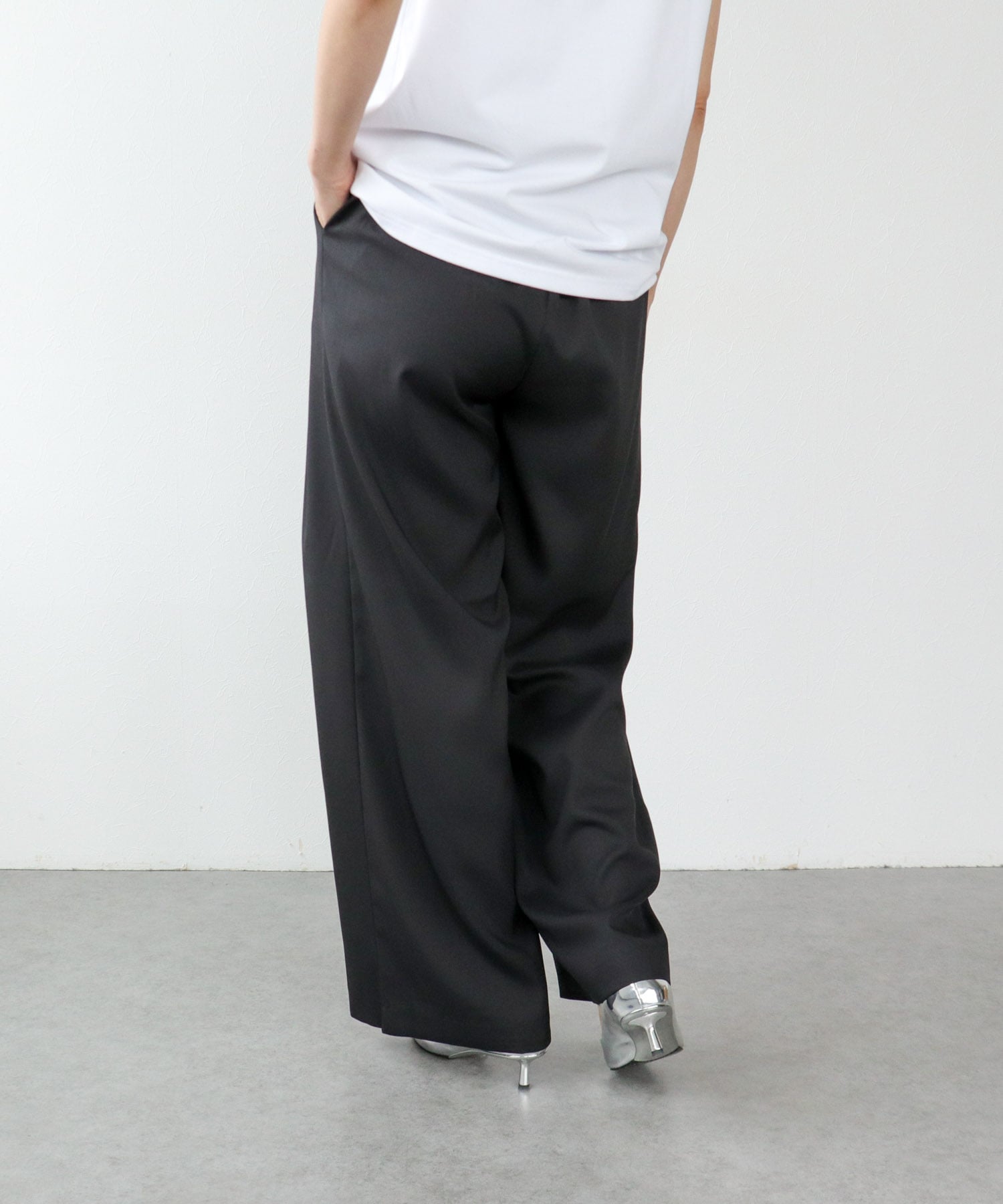 タックワイドパンツ
