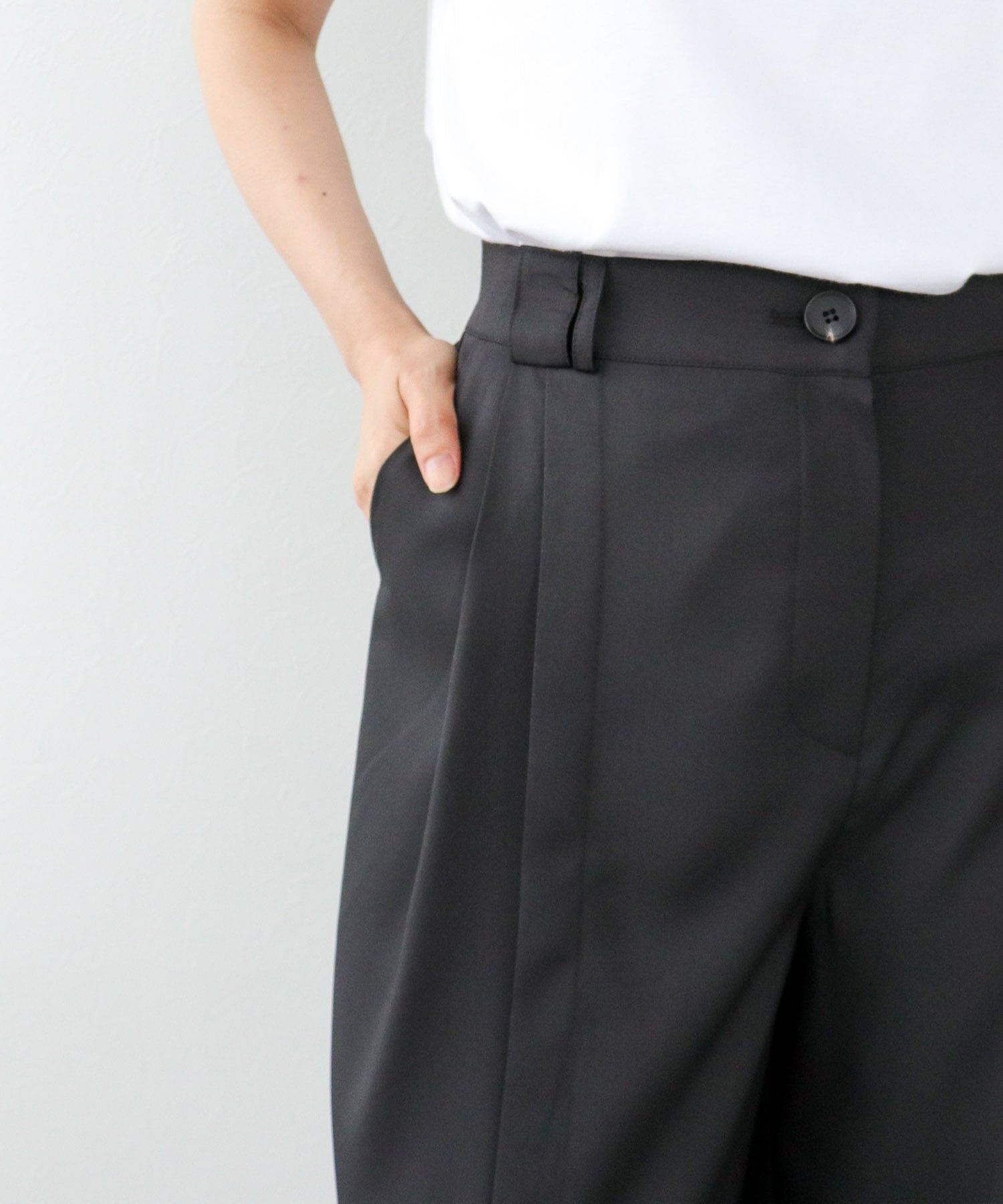 タックワイドパンツ