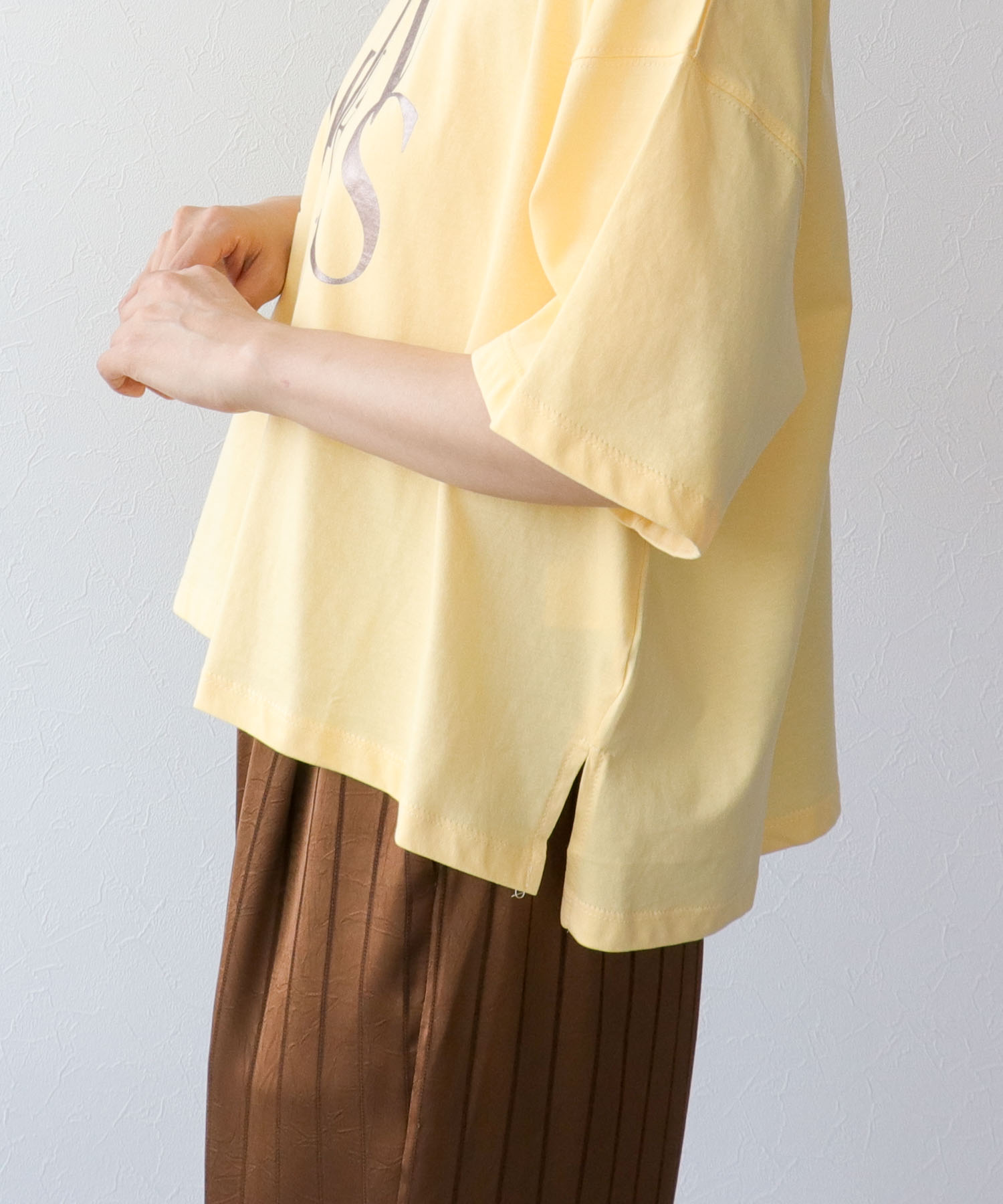 ワイドシルエット箔ロゴTシャツ