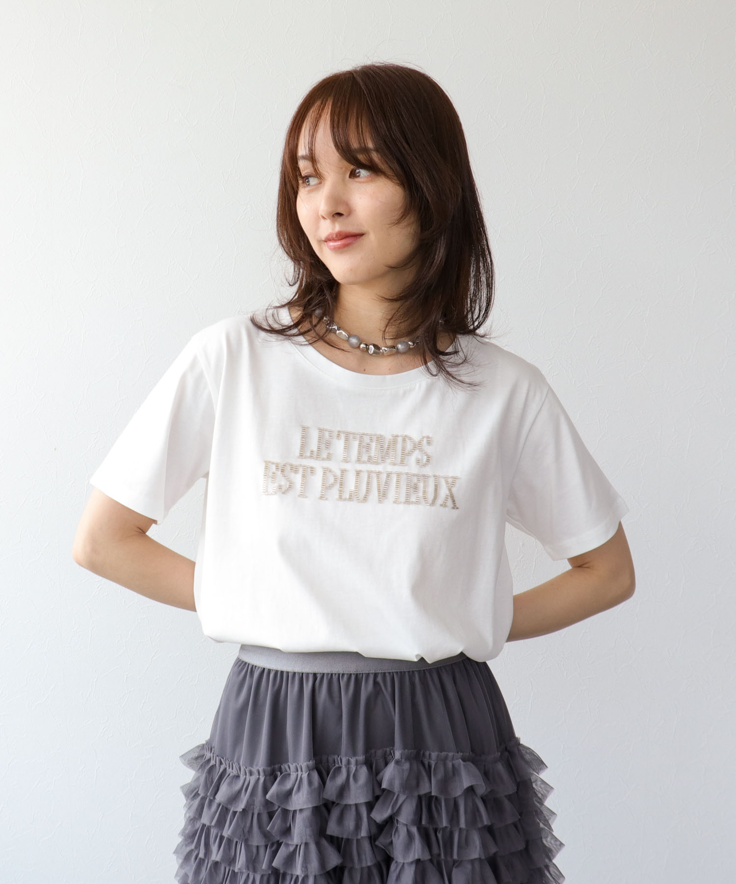 ビーズロゴ刺繍プルオーバー