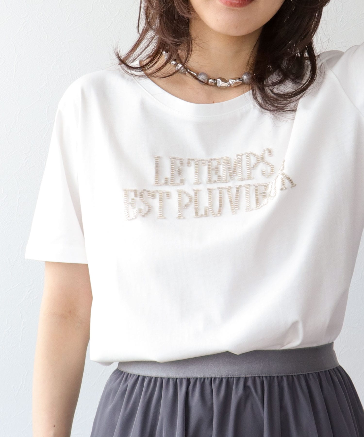 ビーズロゴ刺繍プルオーバー
