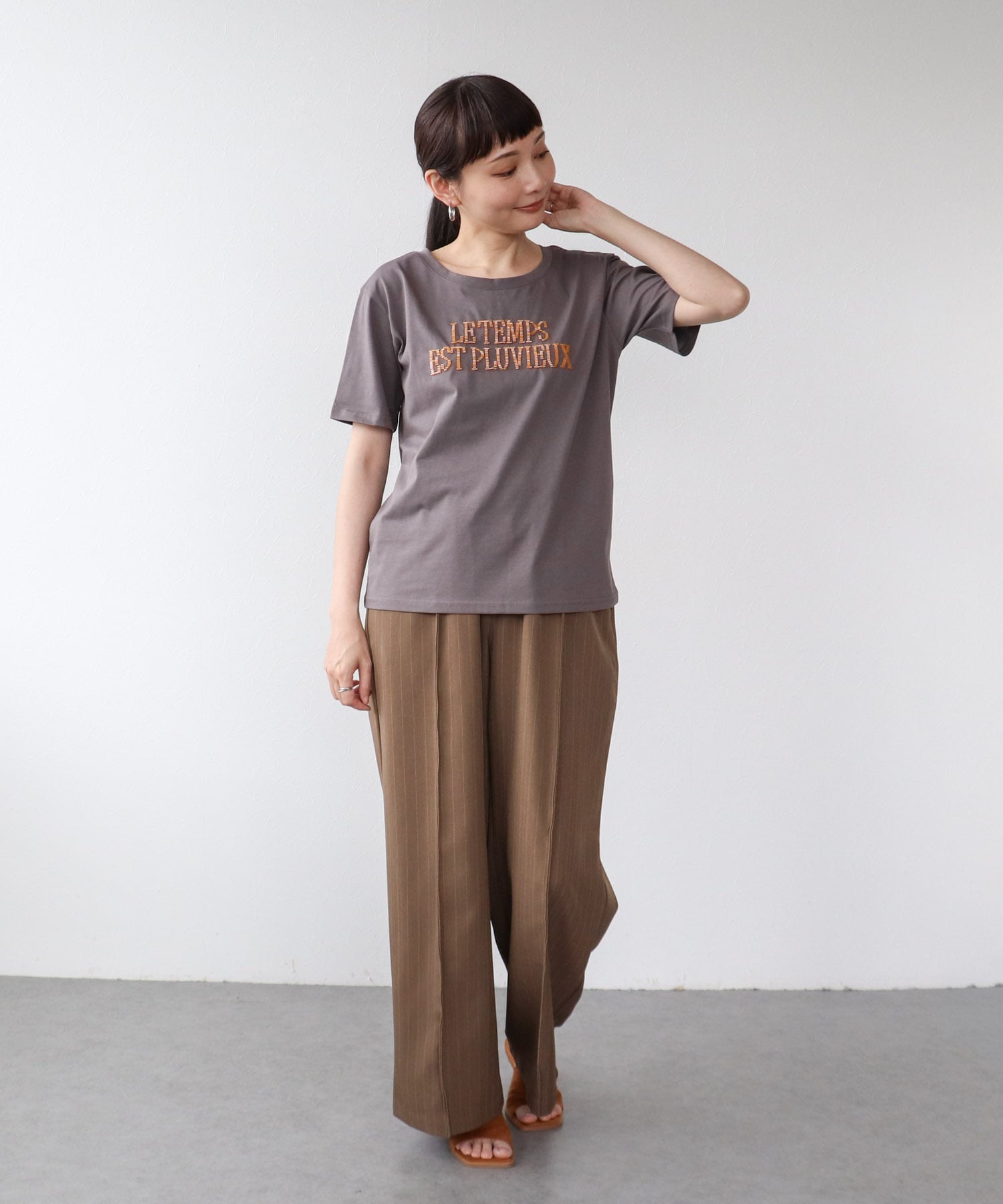 ビーズロゴ刺繍プルオーバー