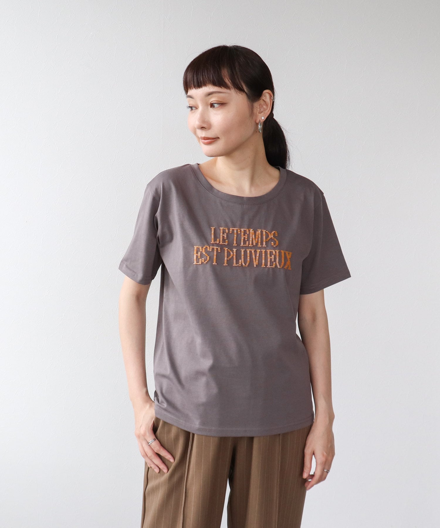 ビーズロゴ刺繍プルオーバー