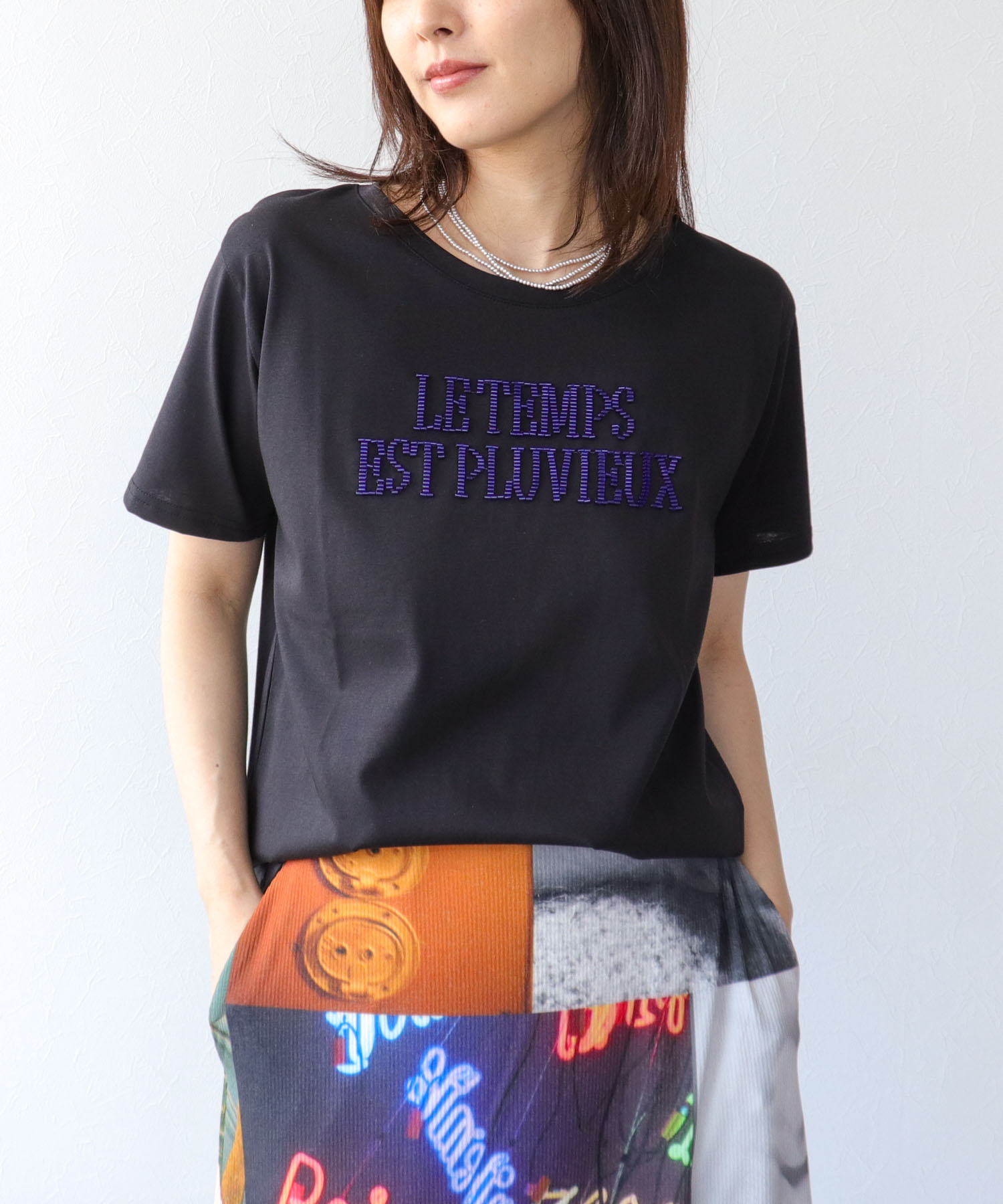 ビーズロゴ刺繍プルオーバー