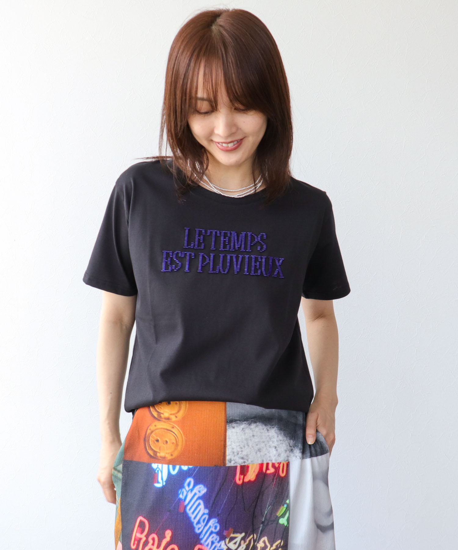 ビーズロゴ刺繍プルオーバー