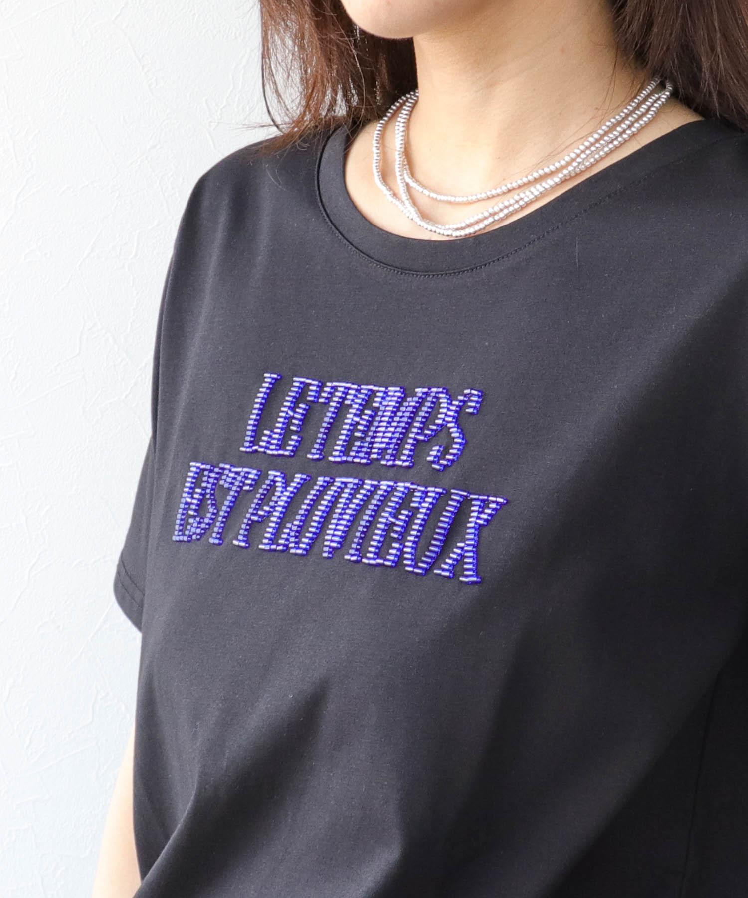 ビーズロゴ刺繍プルオーバー