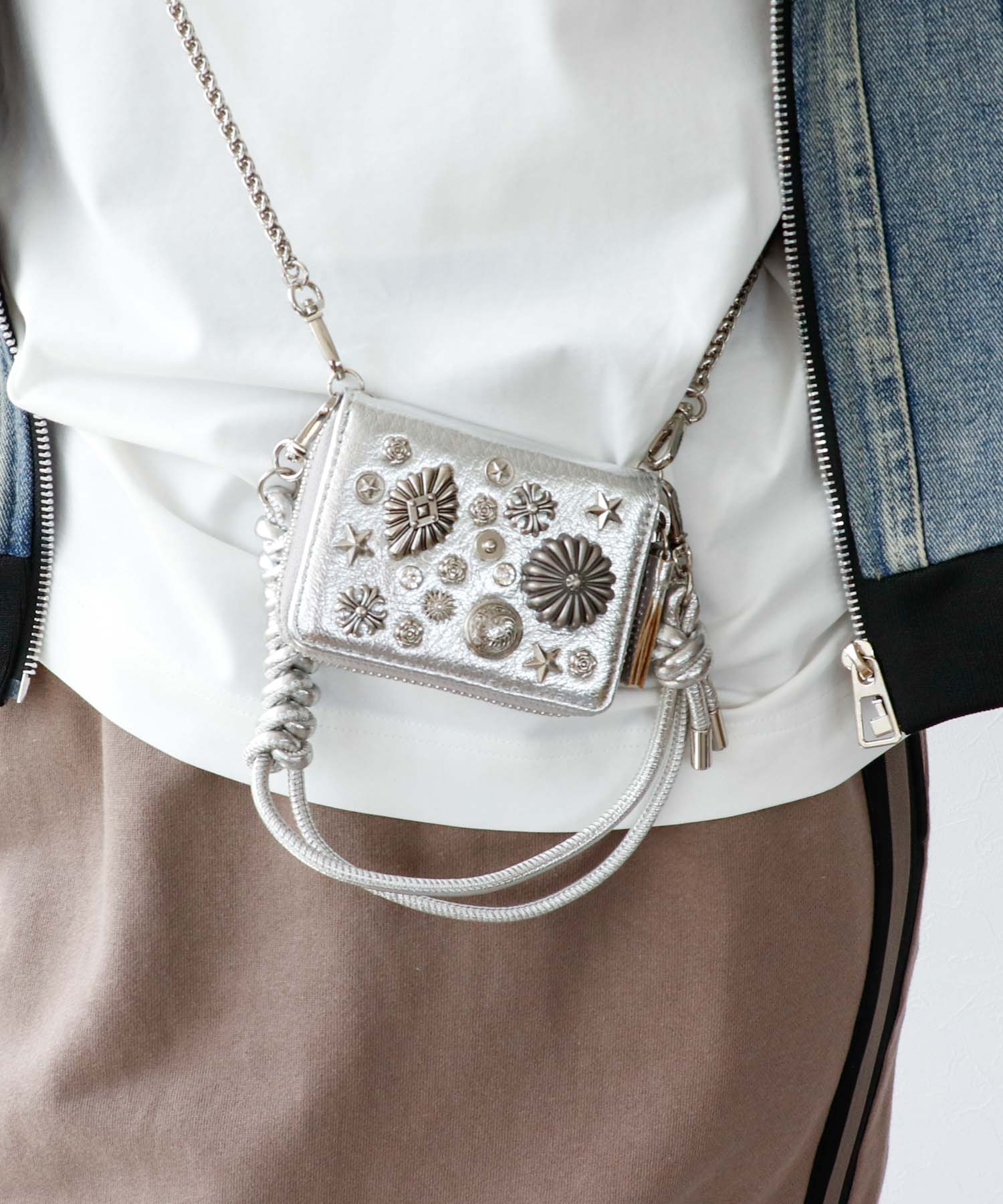 マルチスタッズジャバラチャームウォレットショルダー