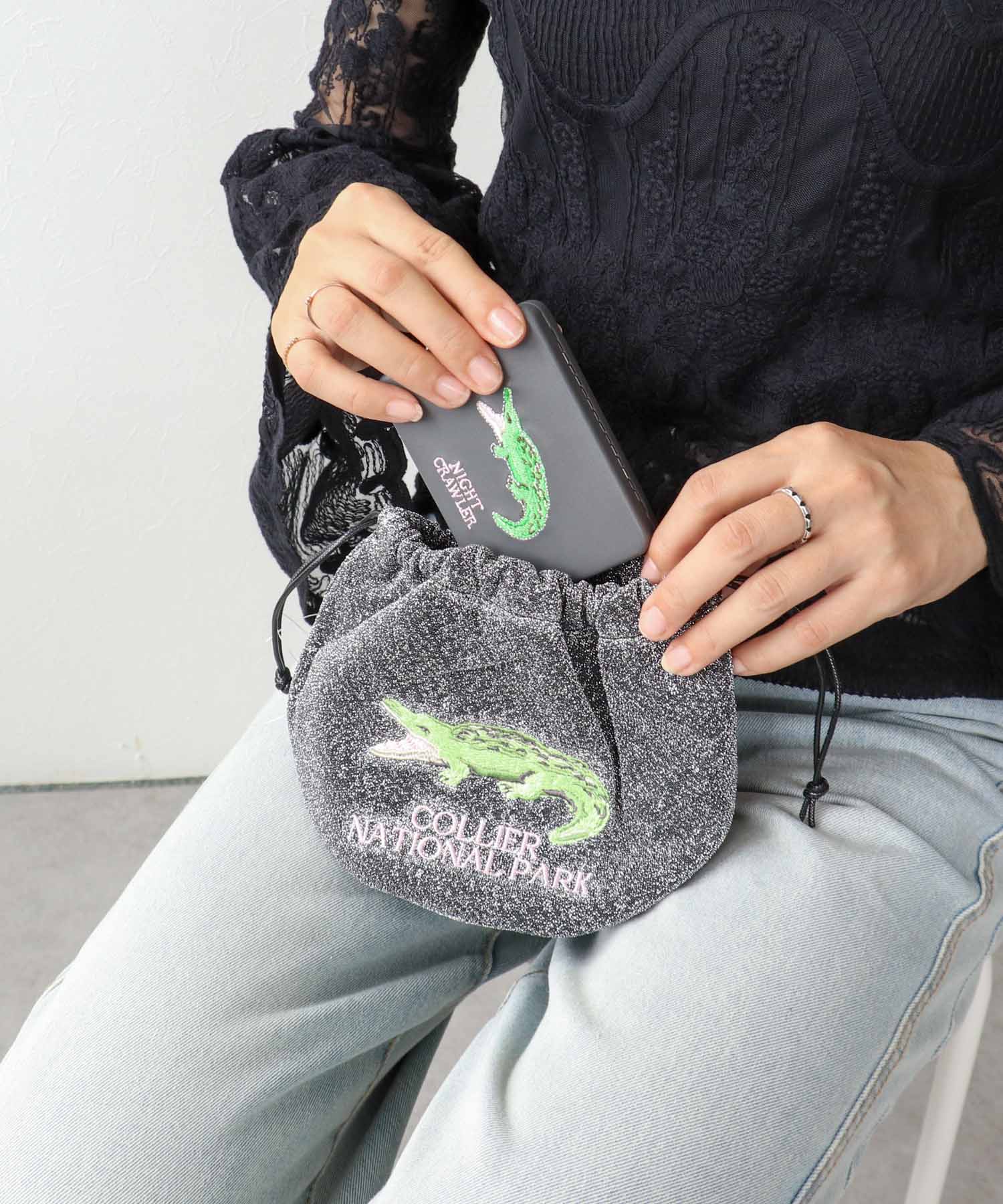 【JOliJOli】キャリング刺繍コンパクトミラーケース