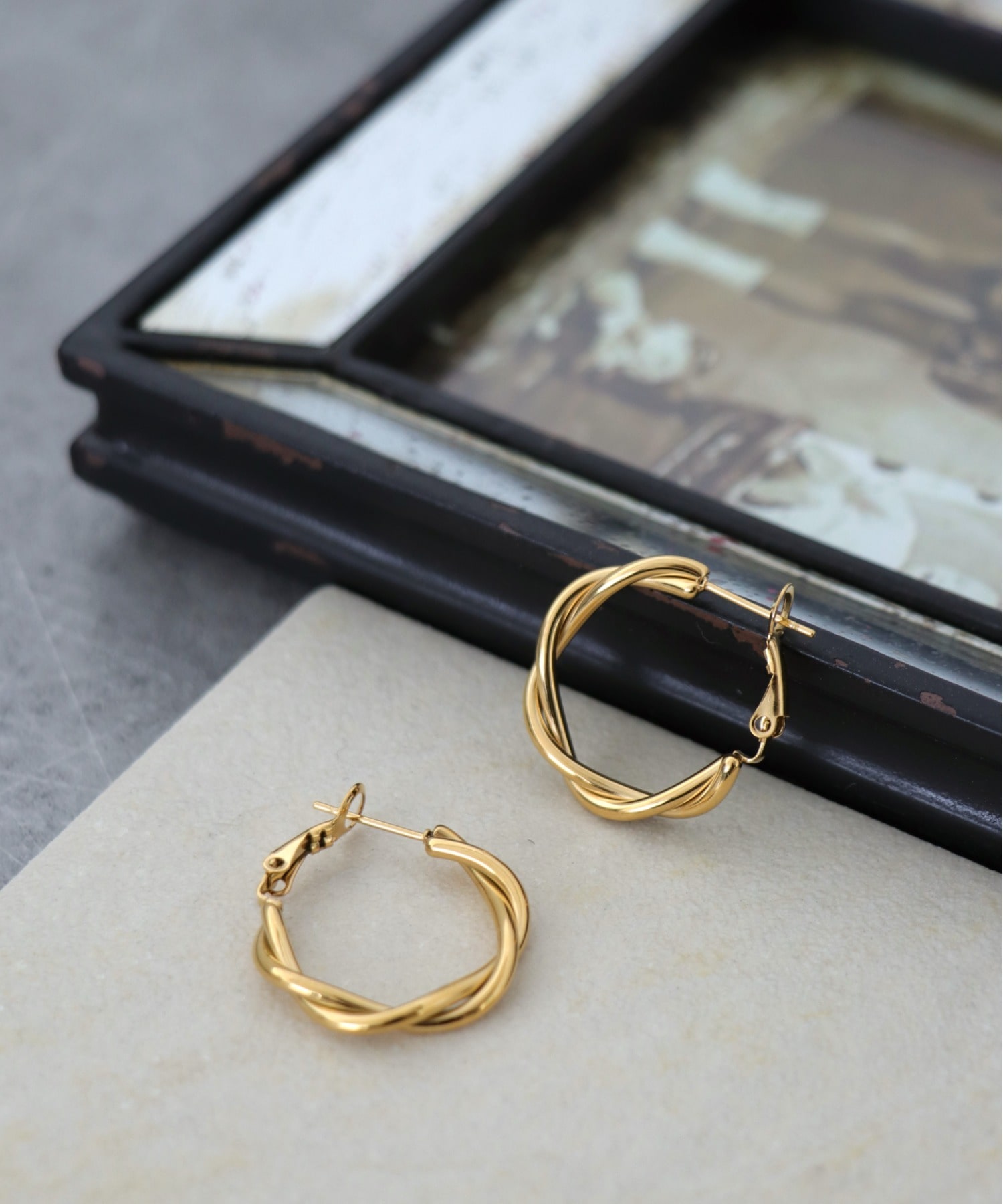 ステンレス】スクリューフープピアス | AND ON JIONE STORE
