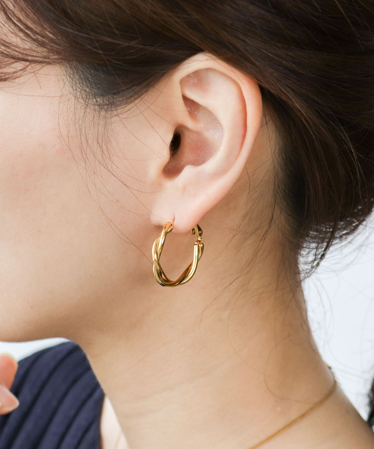 ステンレス】スクリューフープピアス | AND ON JIONE STORE