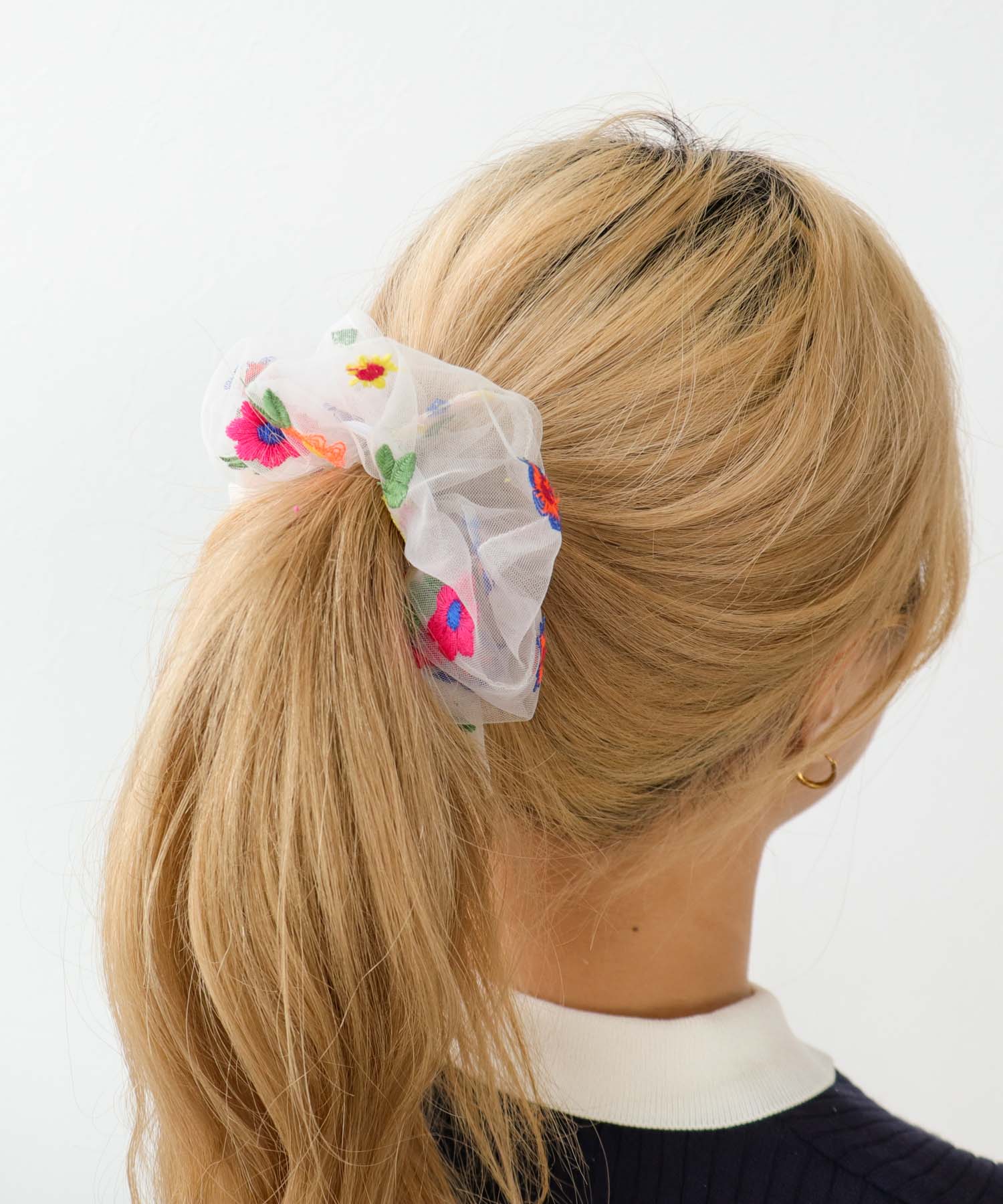 フラワー刺繍シュシュ