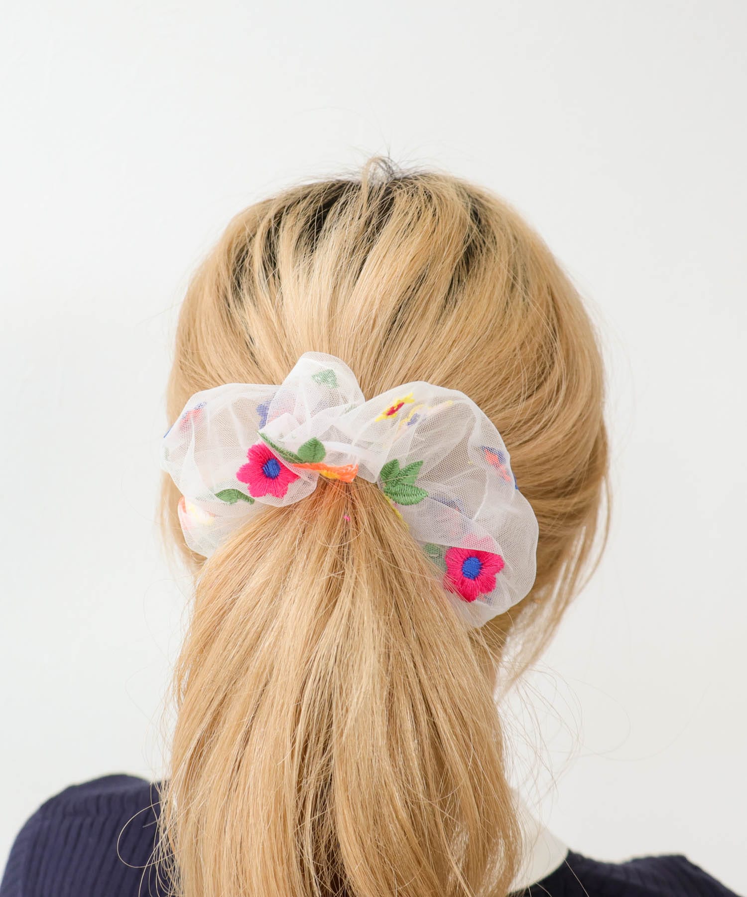 フラワー刺繍シュシュ