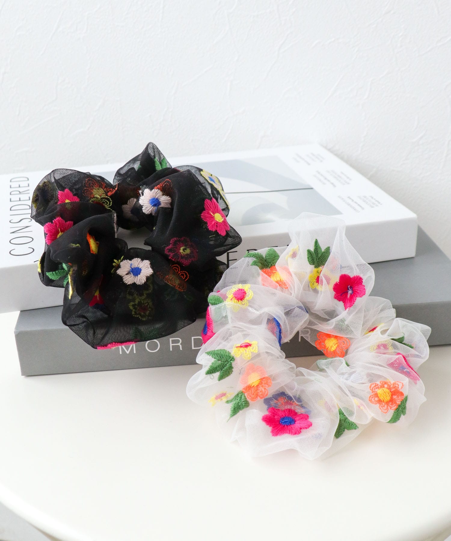 フラワー刺繍シュシュ