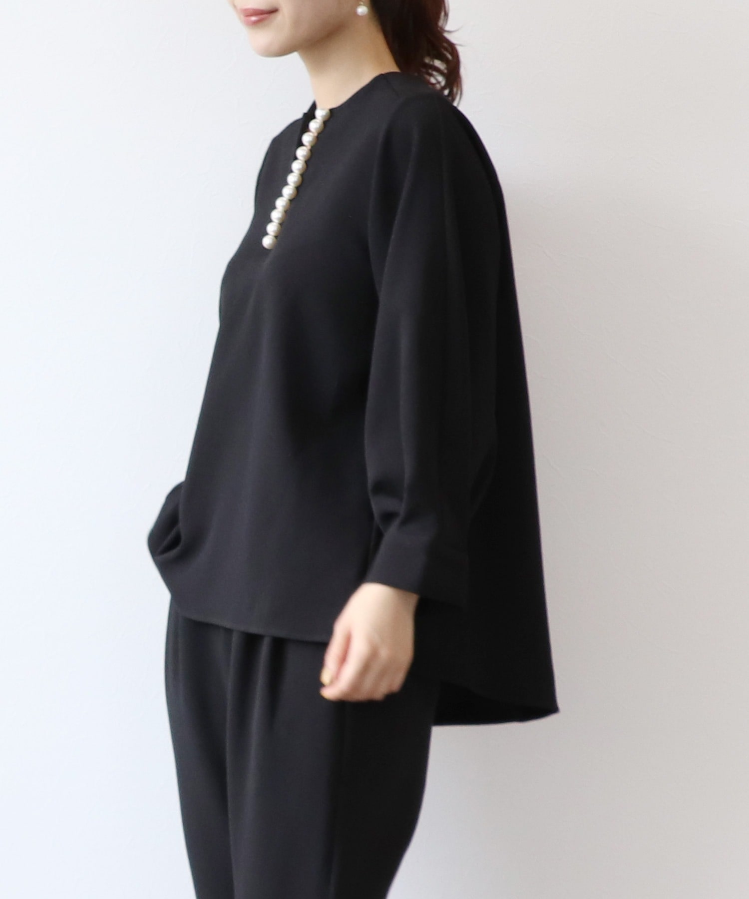 入卒園式・入卒業式・フォーマル対応》パール付きキーネックブラウス | ＆ON JIONE STORE（アンドオン）ジオン商事公式オンラインストア