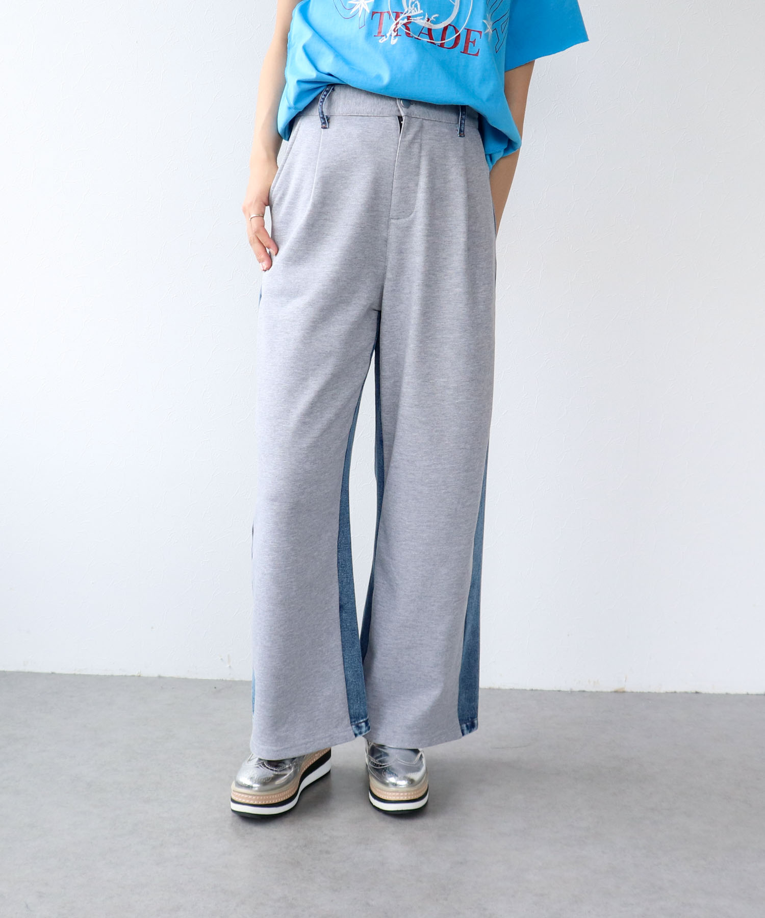 デニム×スエットパンツ