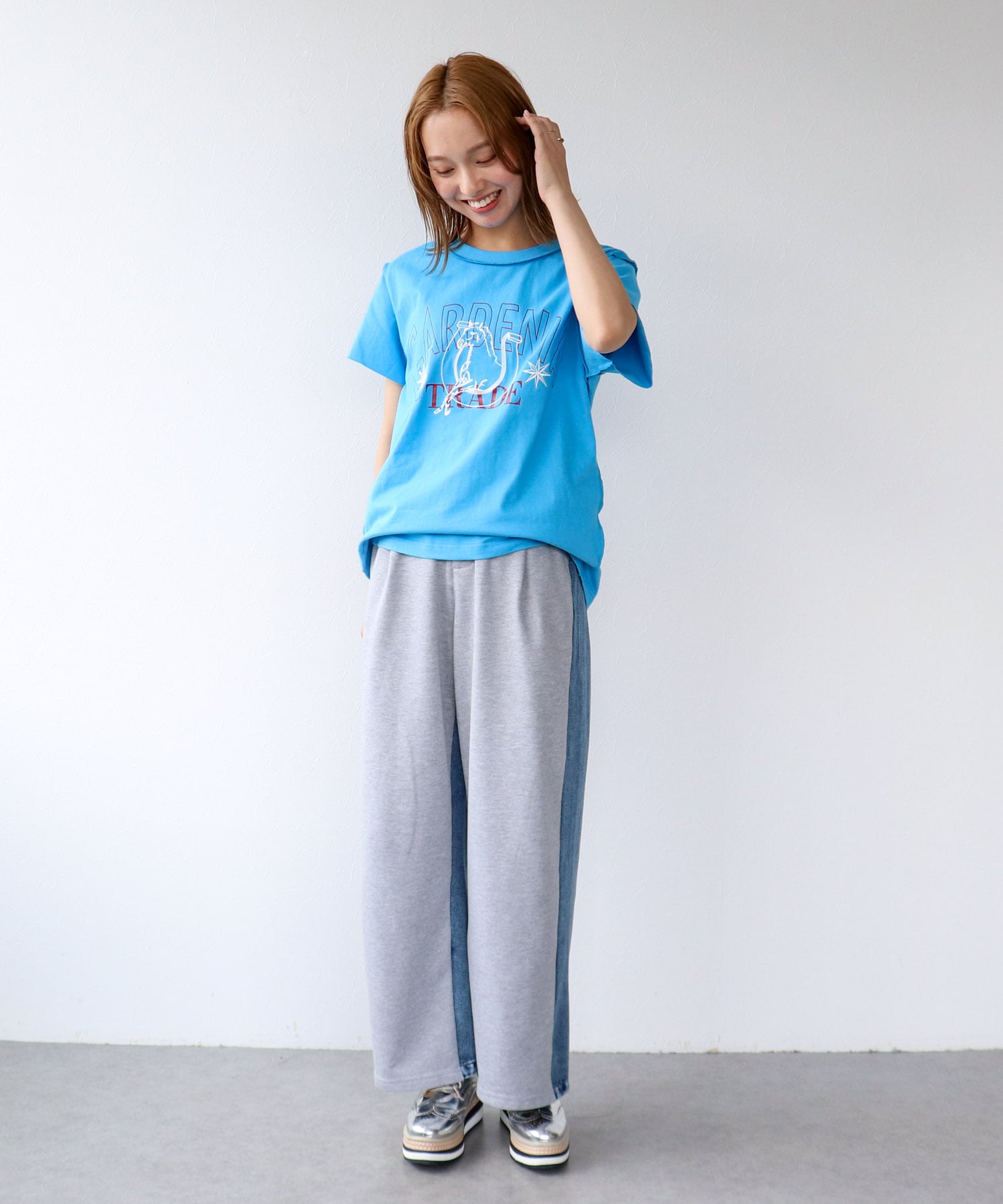 ウマ刺繍カレッジプリントTシャツ