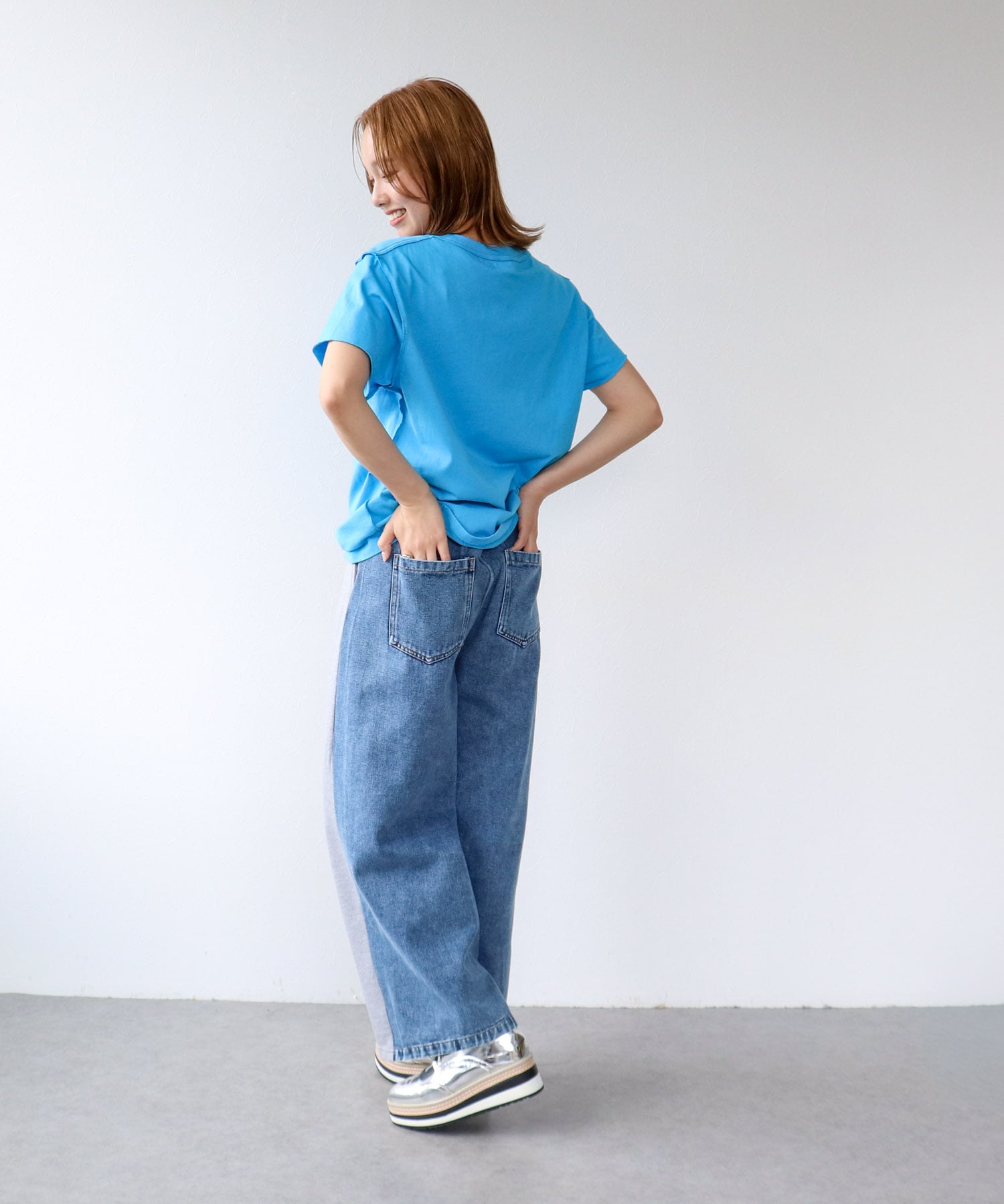 ウマ刺繍カレッジプリントTシャツ