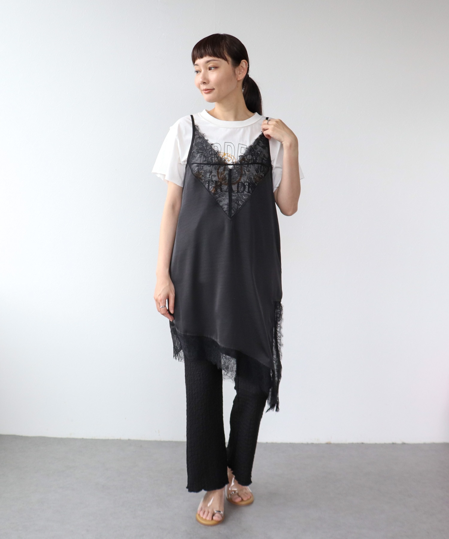 ウマ刺繍カレッジプリントTシャツ