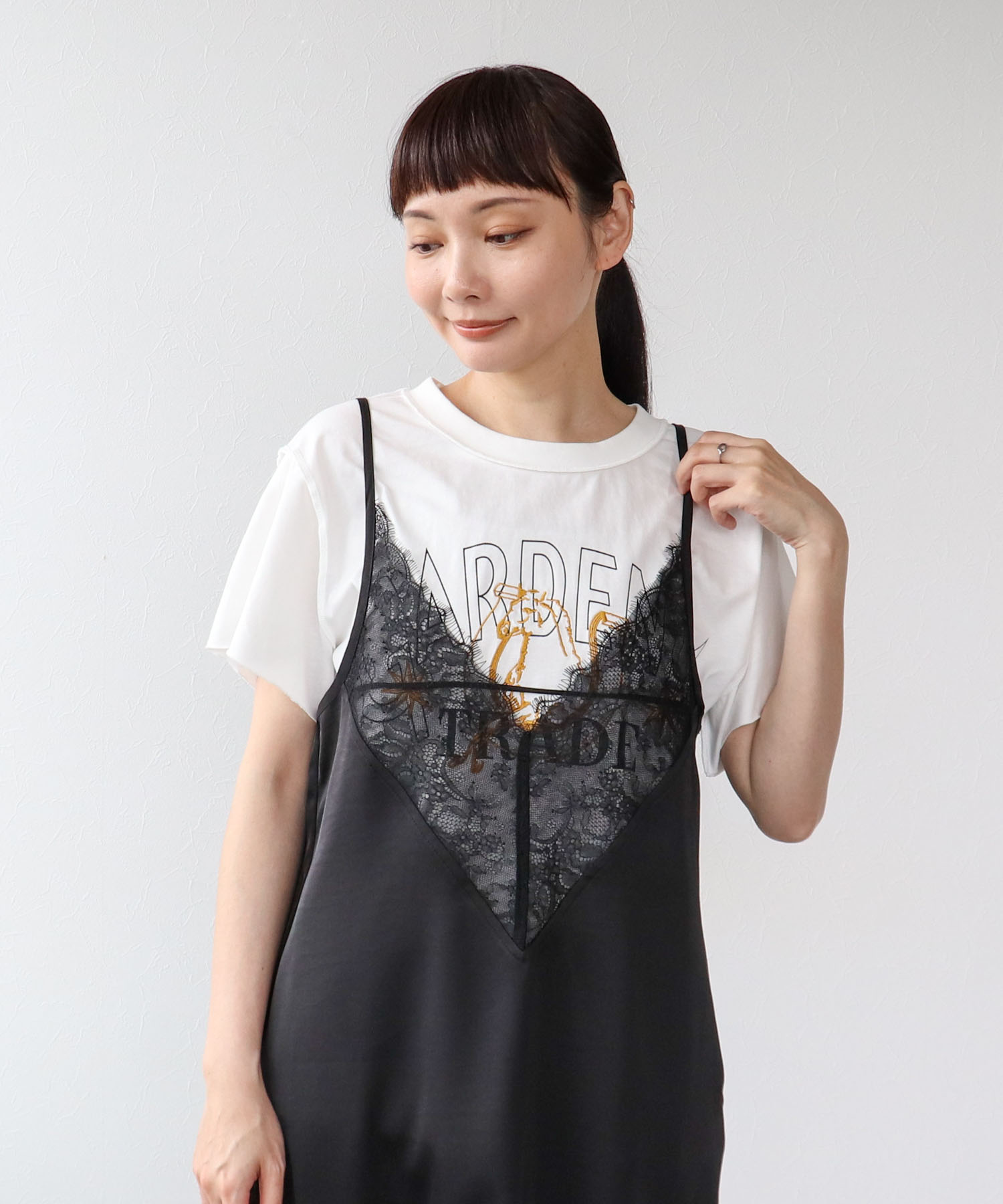 ウマ刺繍カレッジプリントTシャツ