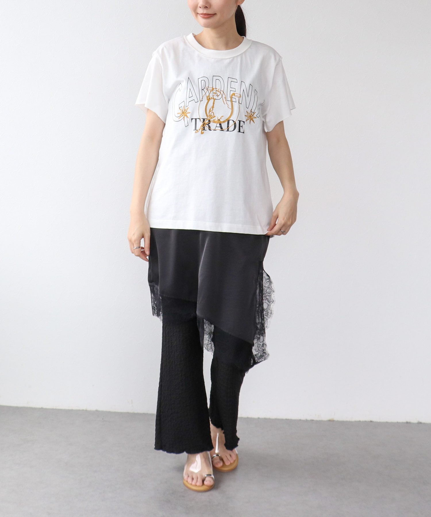 ウマ刺繍カレッジプリントTシャツ