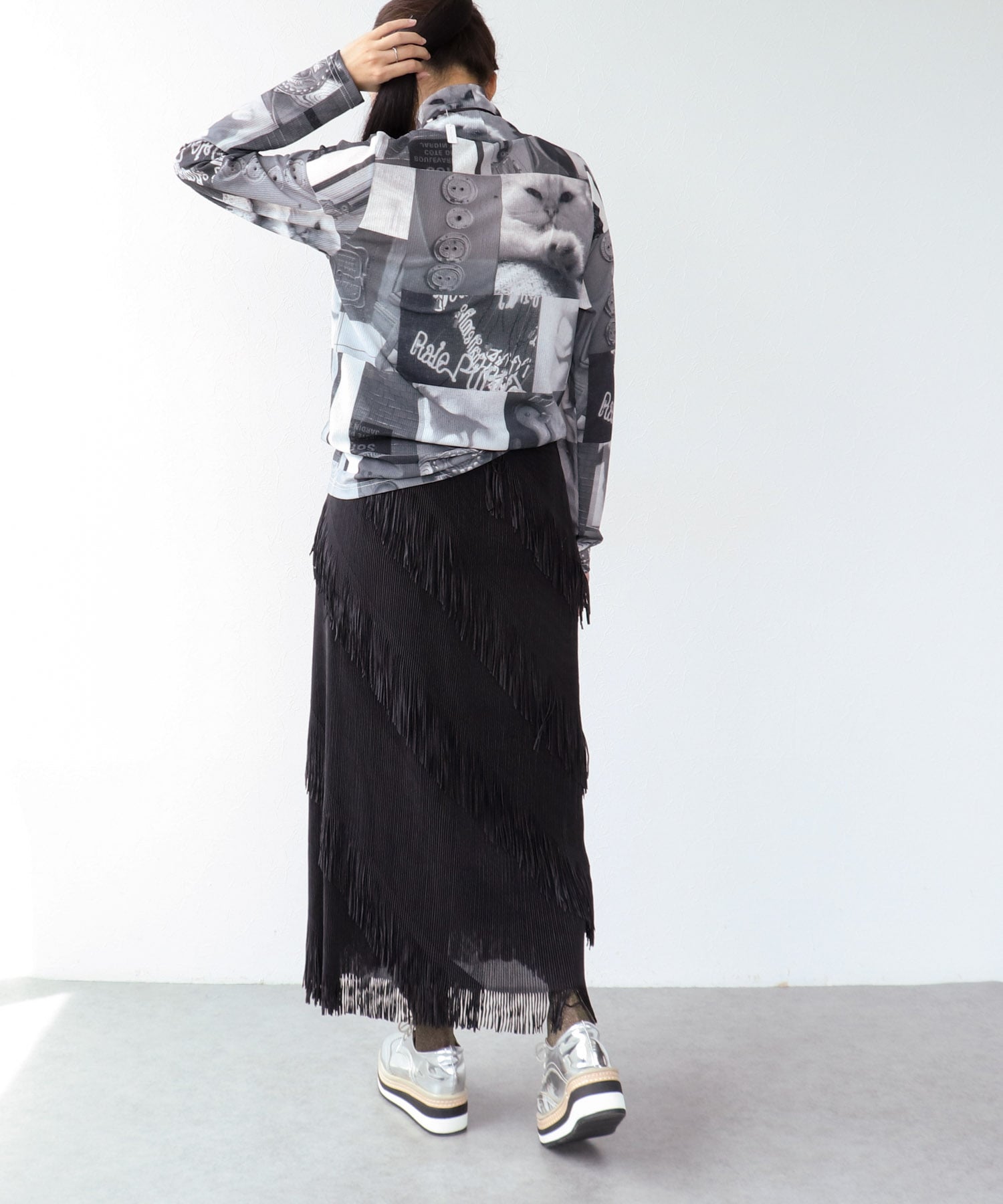 スラッシュラインフリンジスカート