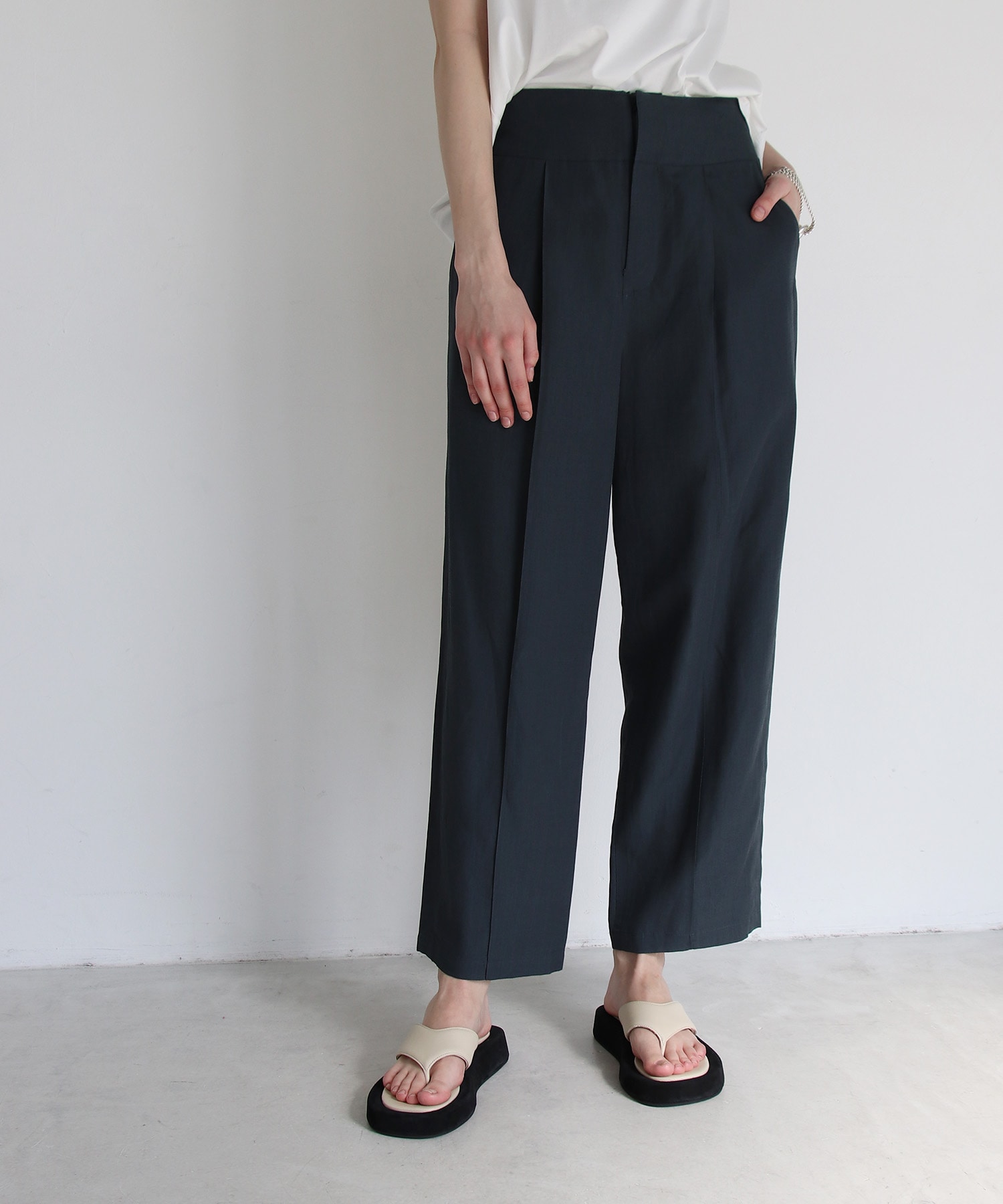 ＜B7＞wide straight pants