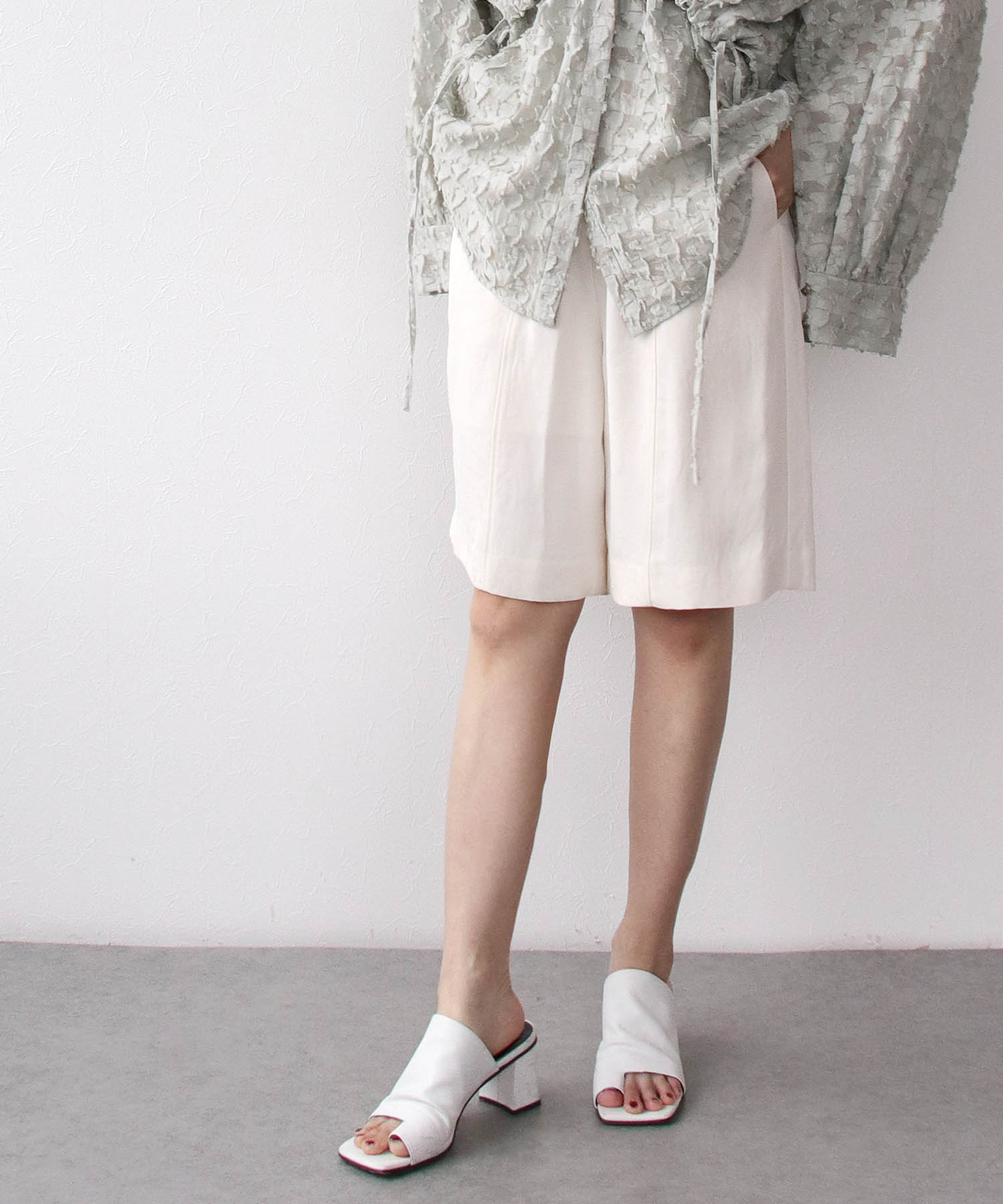 Dresslave ホワイトパンツ | thequarters.co.uk
