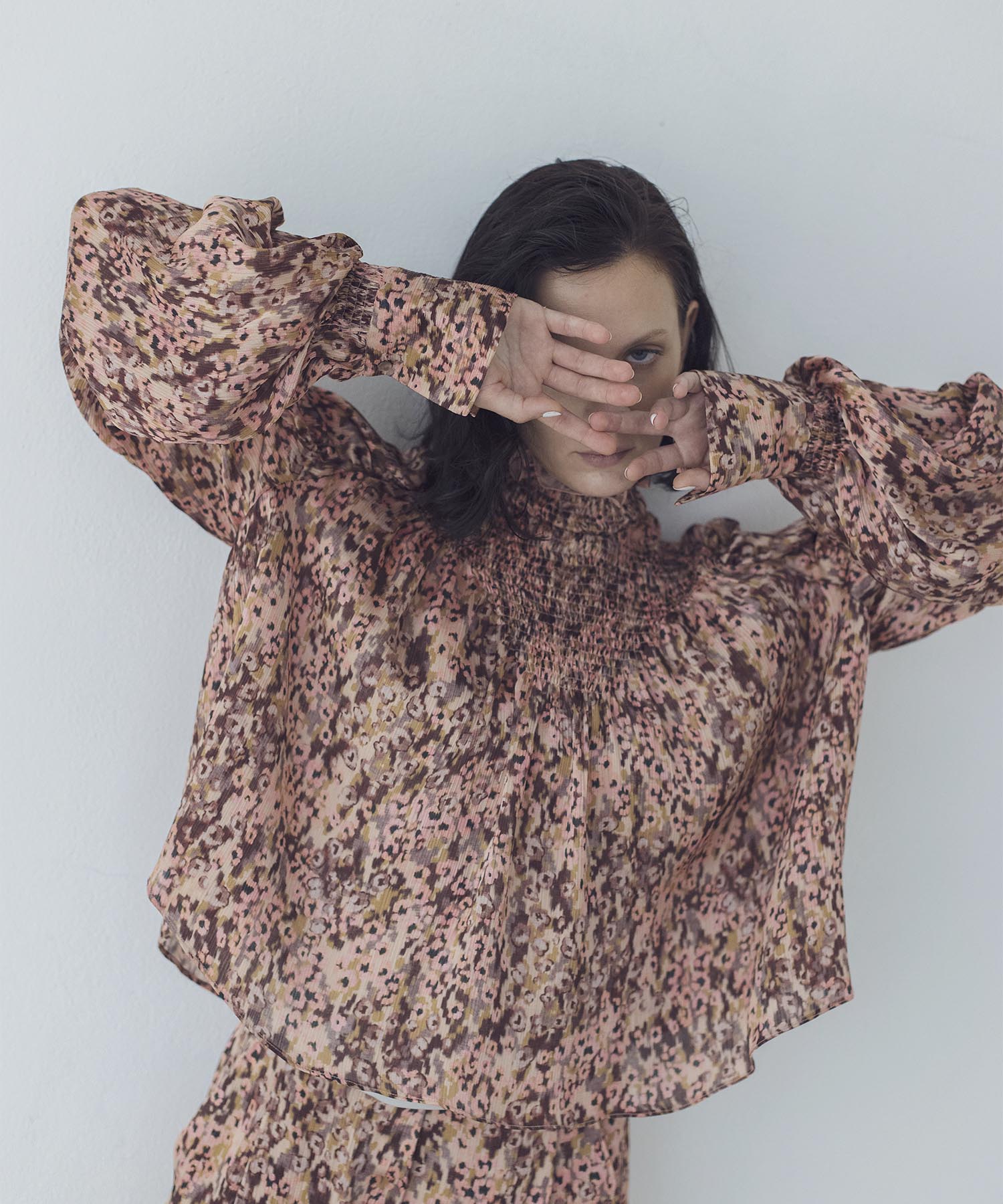 VENIT>sensitive flowers print blouse | AND ON JIONE STORE