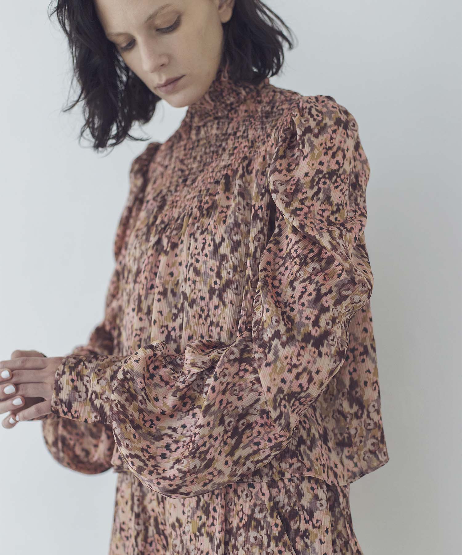 ＜VENIT＞sensitive flowers print blouse