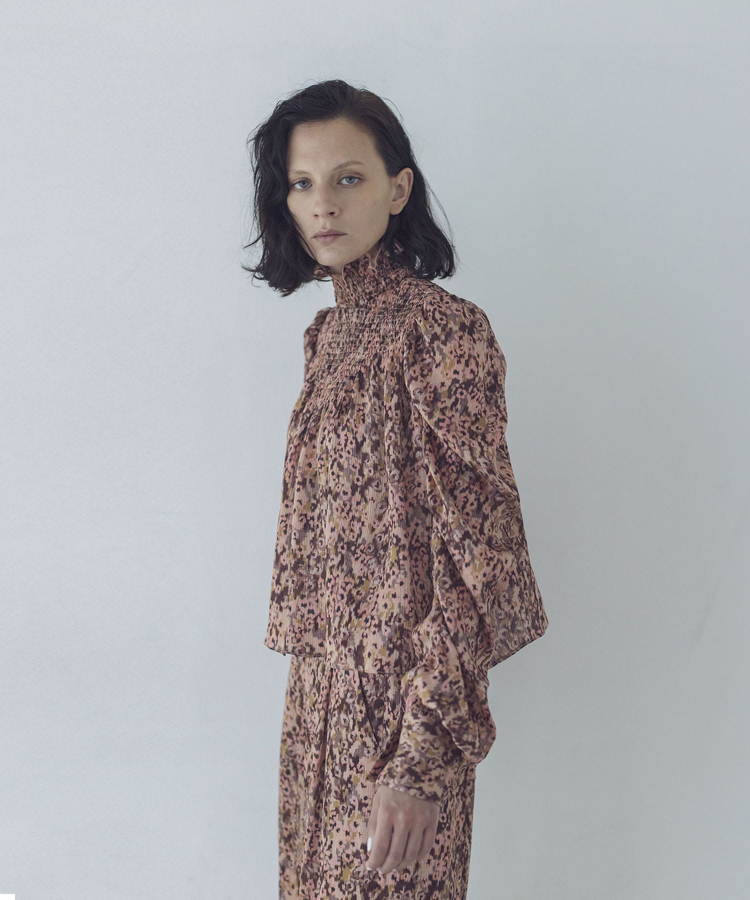 ＜VENIT＞sensitive flowers print blouse