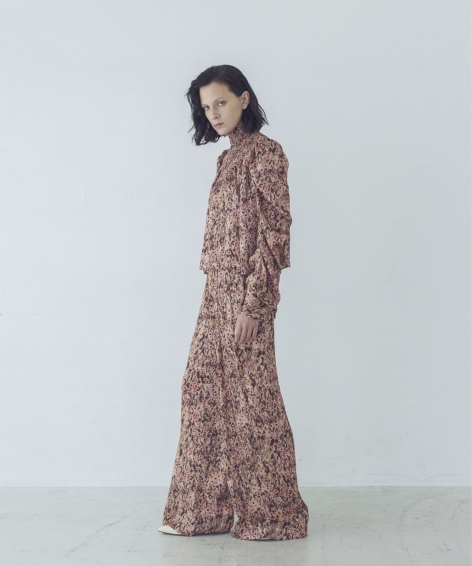 ＜VENIT＞sensitive flowers print blouse