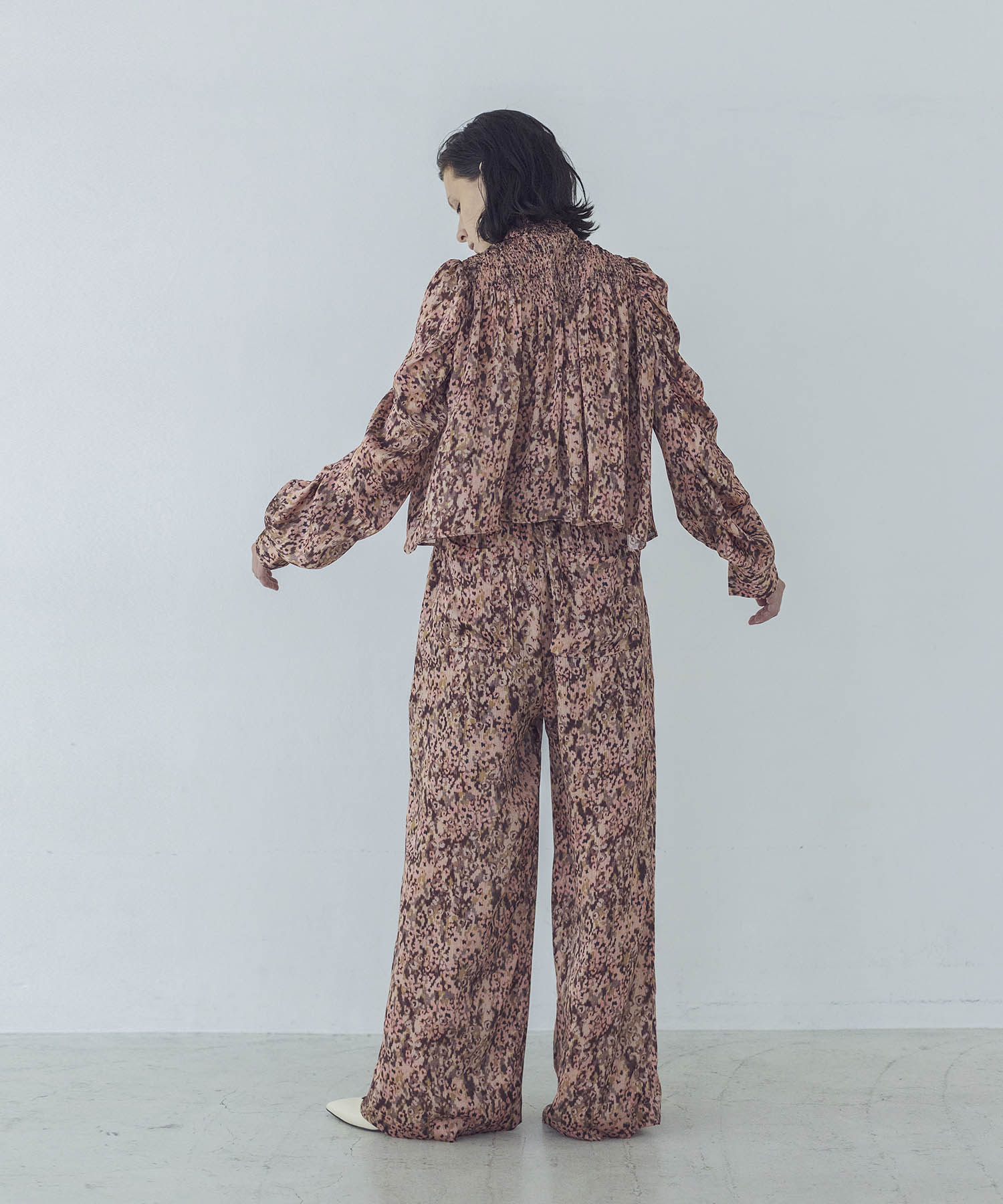 ＜VENIT＞sensitive flowers print blouse