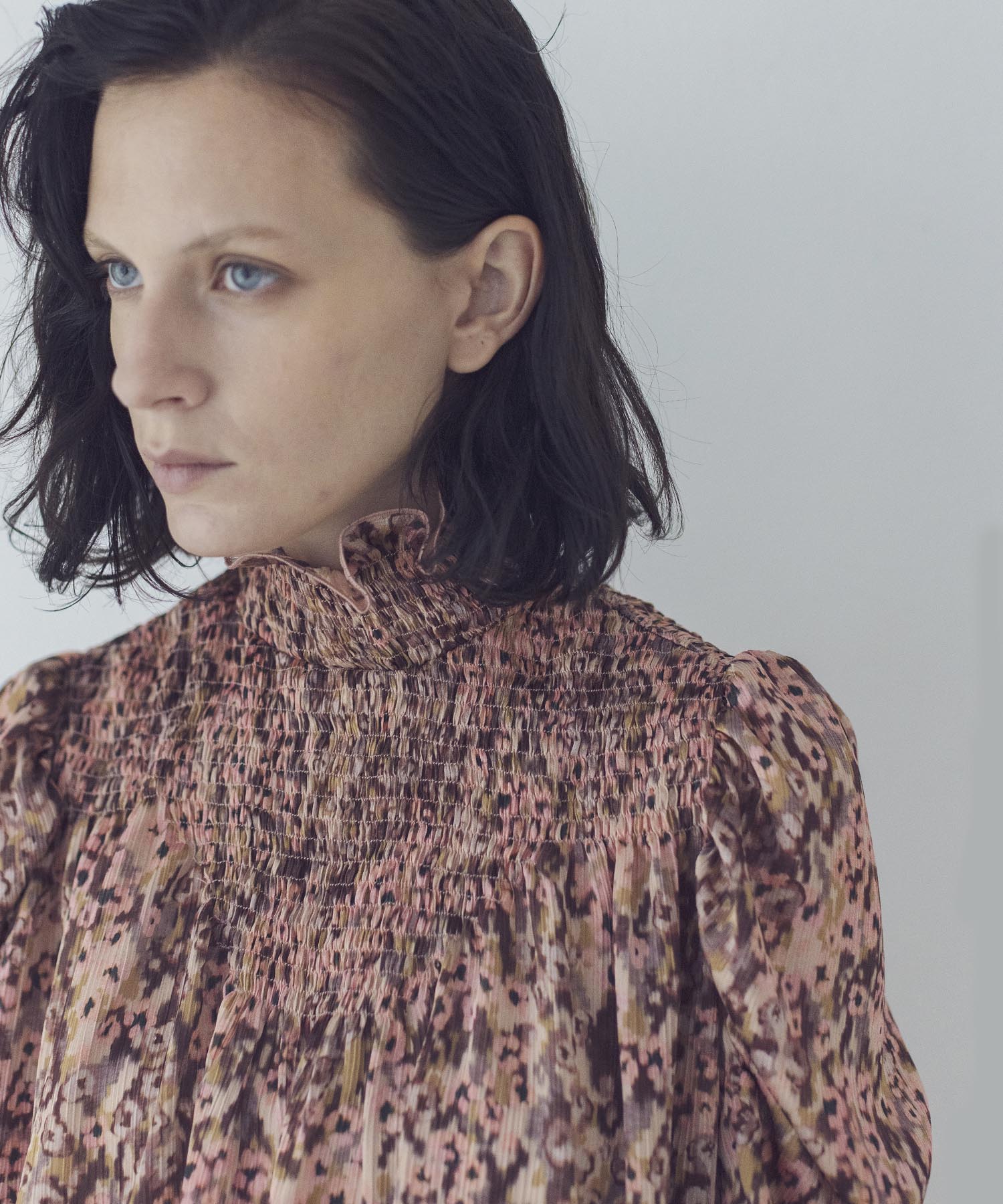 ＜VENIT＞sensitive flowers print blouse