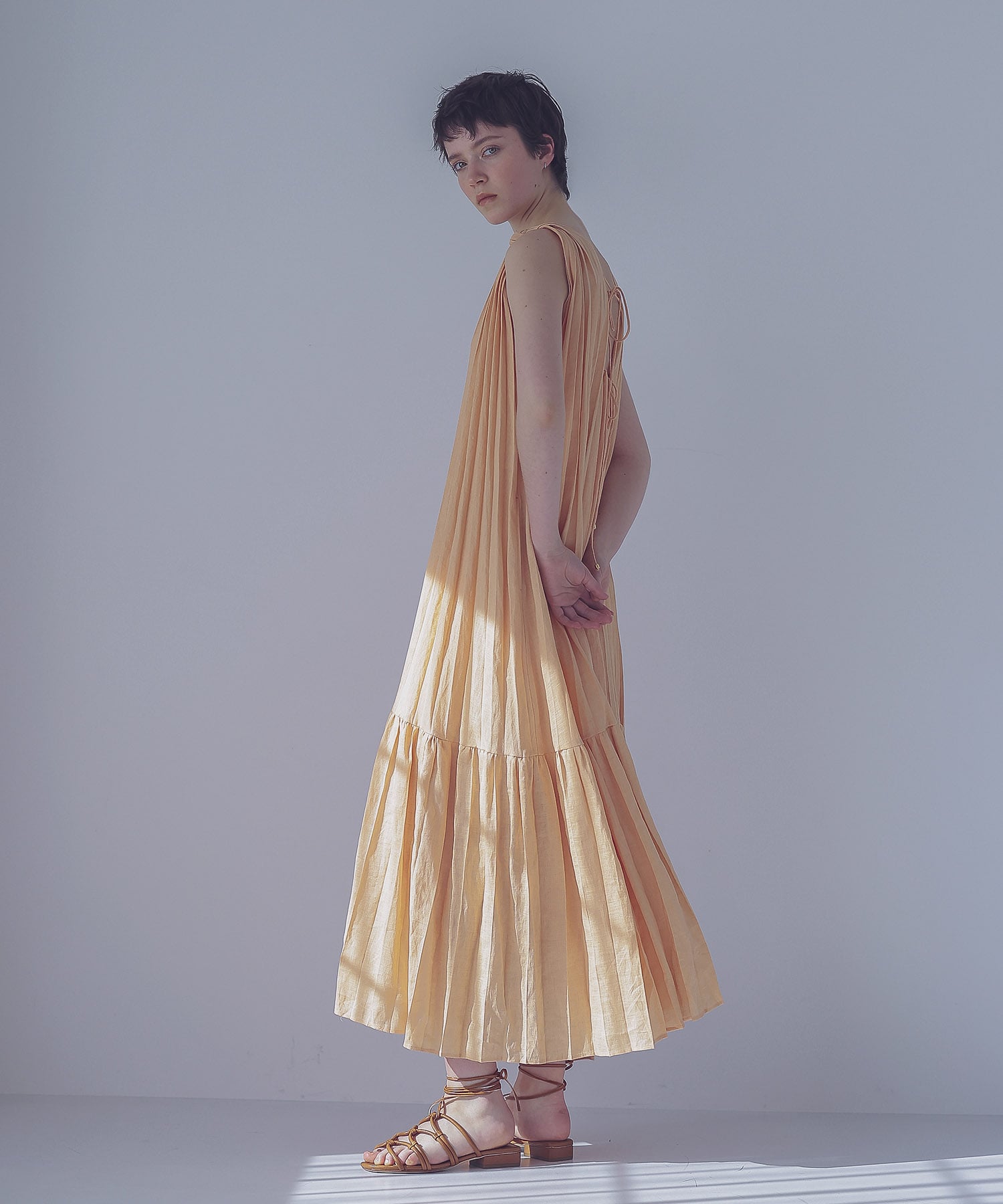 ＜VENIT＞linen pleats dress