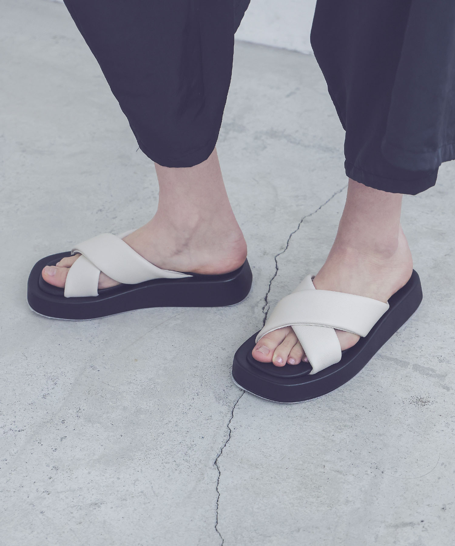 ＜FABIO RUSCONI＞ALPHA cross design platform sandal