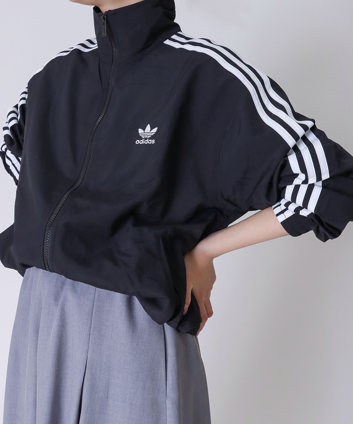 ＜adidas originals＞WOVEN FBIRD TRUCK TOP