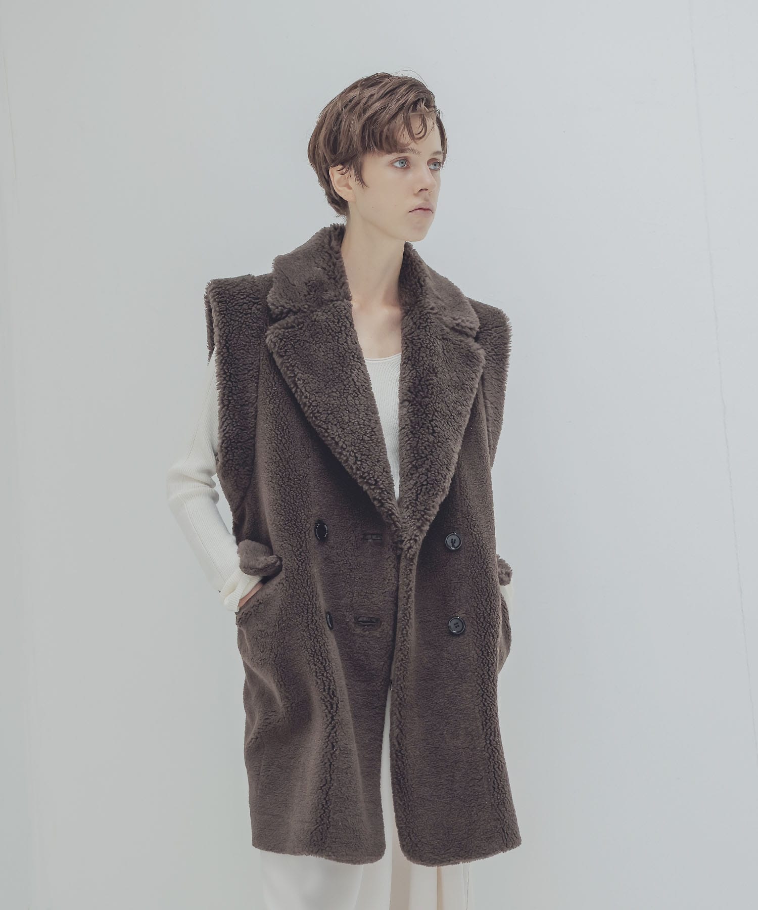 ＜VENIT ＞wool polyester boa gilet